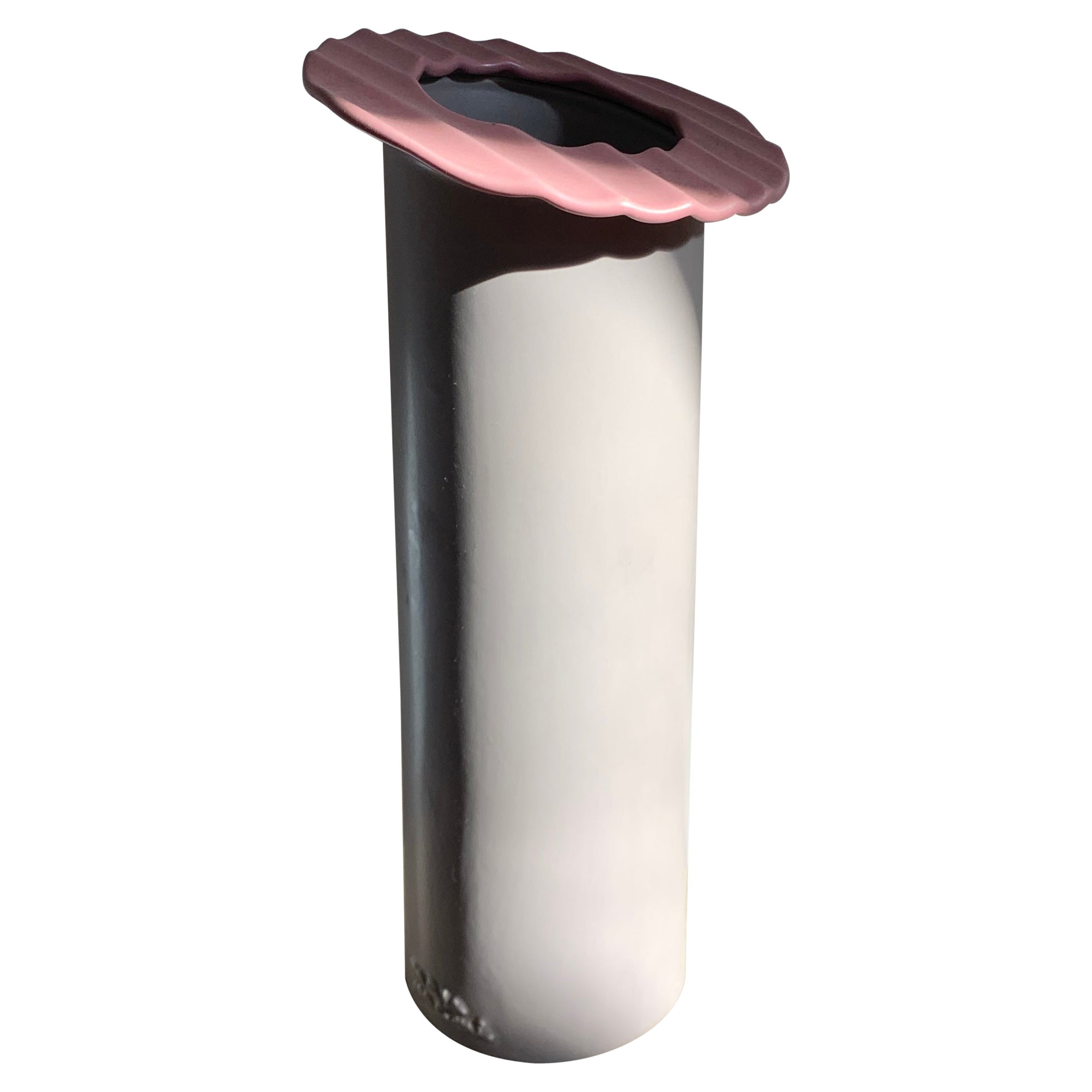 Vaso Masa Mami con smalto satinato rosa, stile Memphis, a forma di ghirigoro in vendita