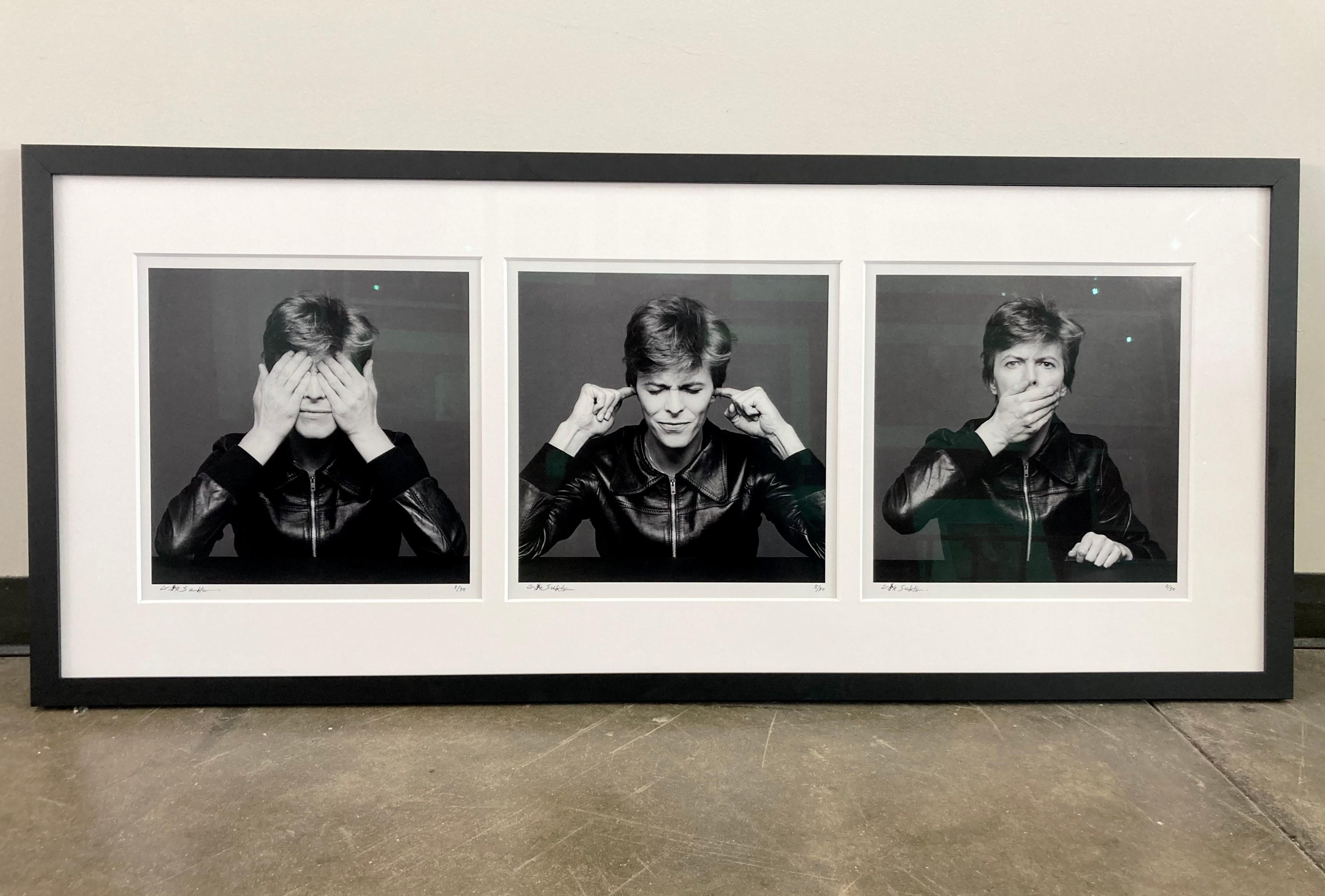 Portrait Photograph de Masayoshi Sukita - Tríptico único de David Bowie por Sukita "No veas el mal, no oigas el mal, no hables mal".