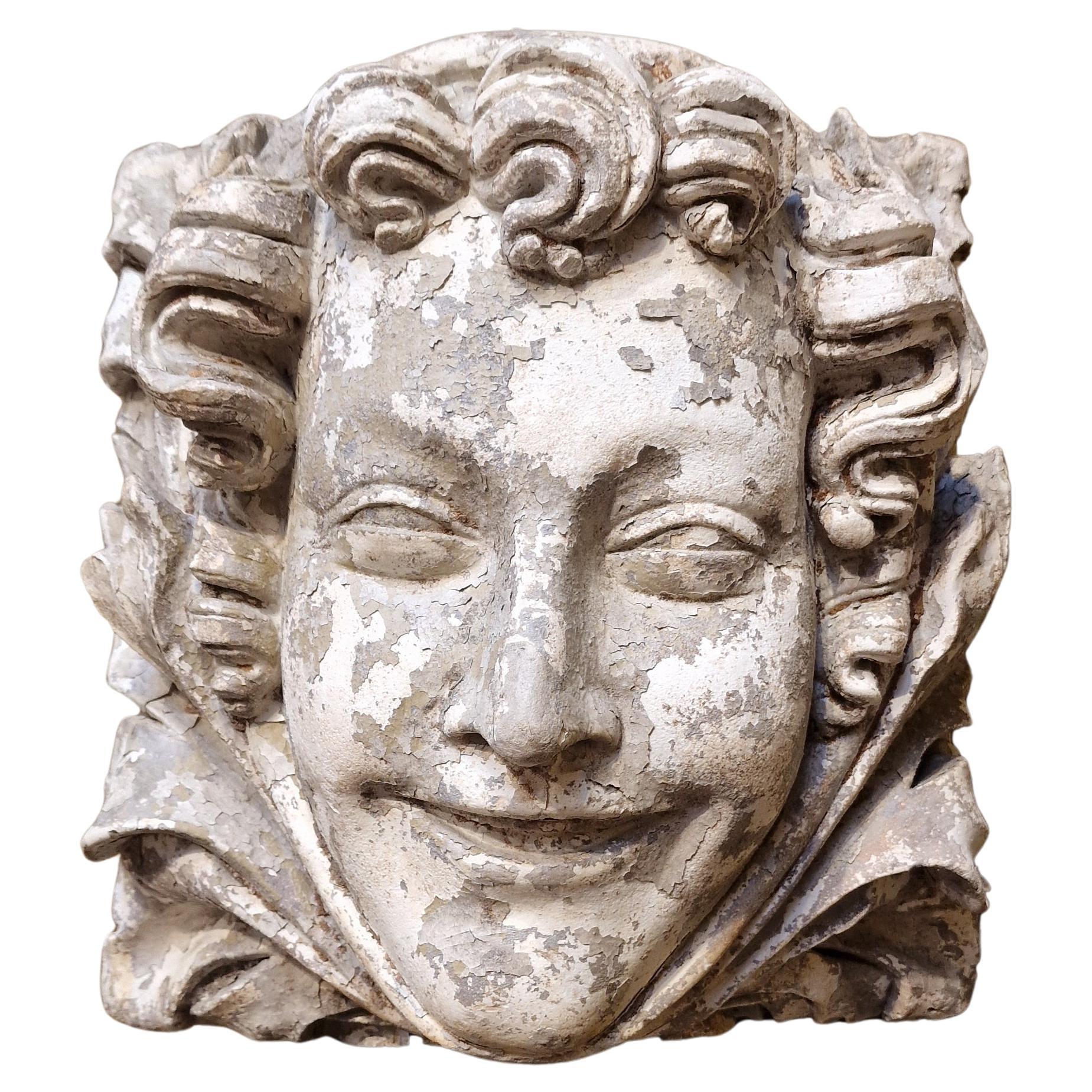 Mascaron à tête de femme For Sale