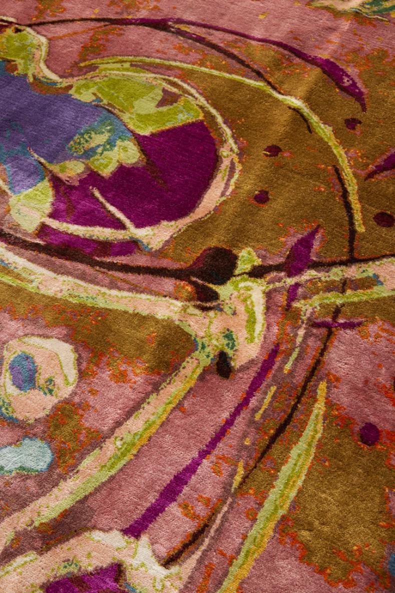 Handgewebter Seidenteppich „Maschera“, entworfen von Dena Lawrence und in Kaschmir gewebt.   (Handgeknüpft) im Angebot
