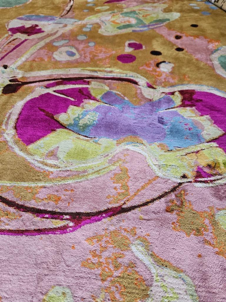 Handgewebter Seidenteppich „Maschera“, entworfen von Dena Lawrence und in Kaschmir gewebt.   im Zustand „Neu“ im Angebot in WEMBLEY DOWNS, AU