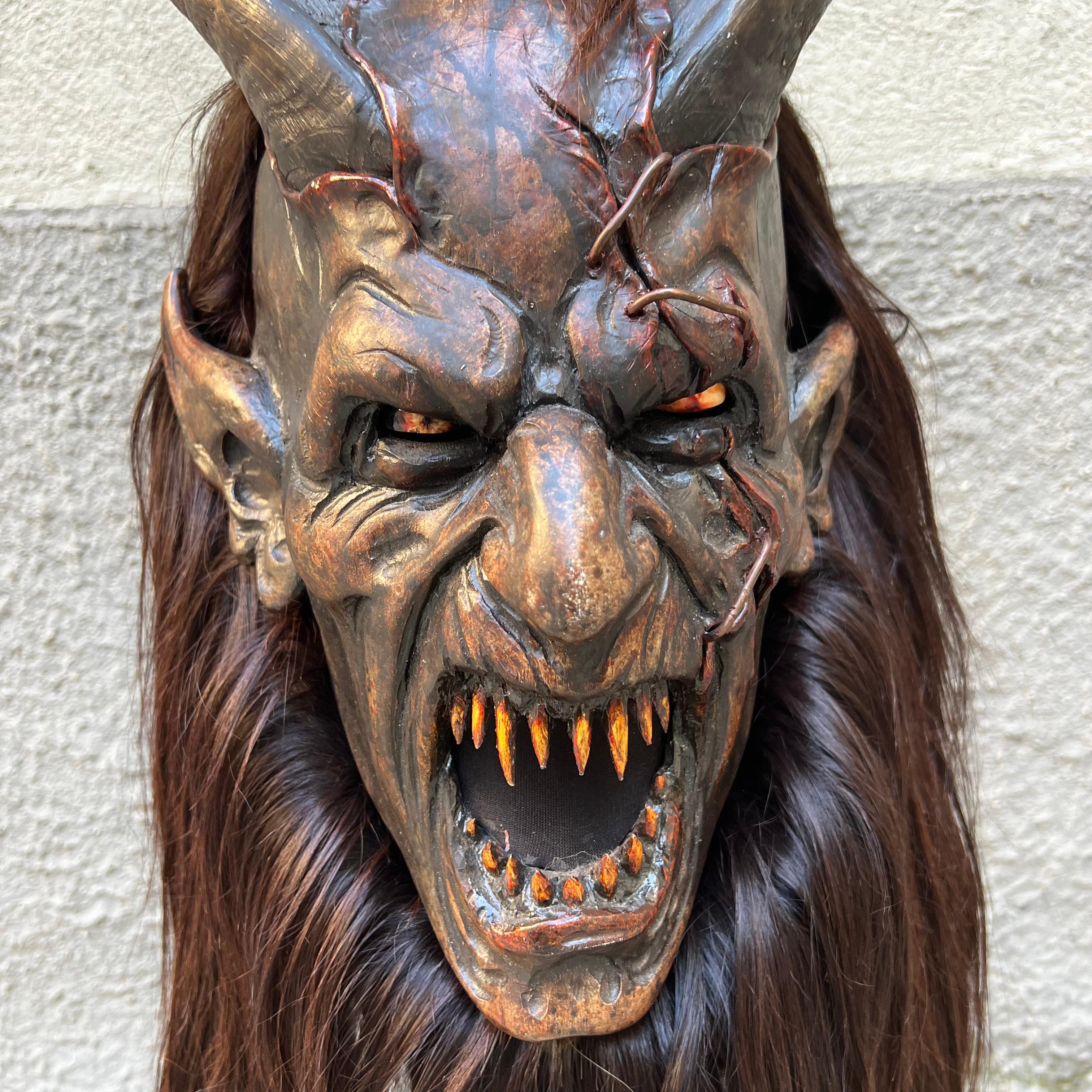 maschera krampus in legno