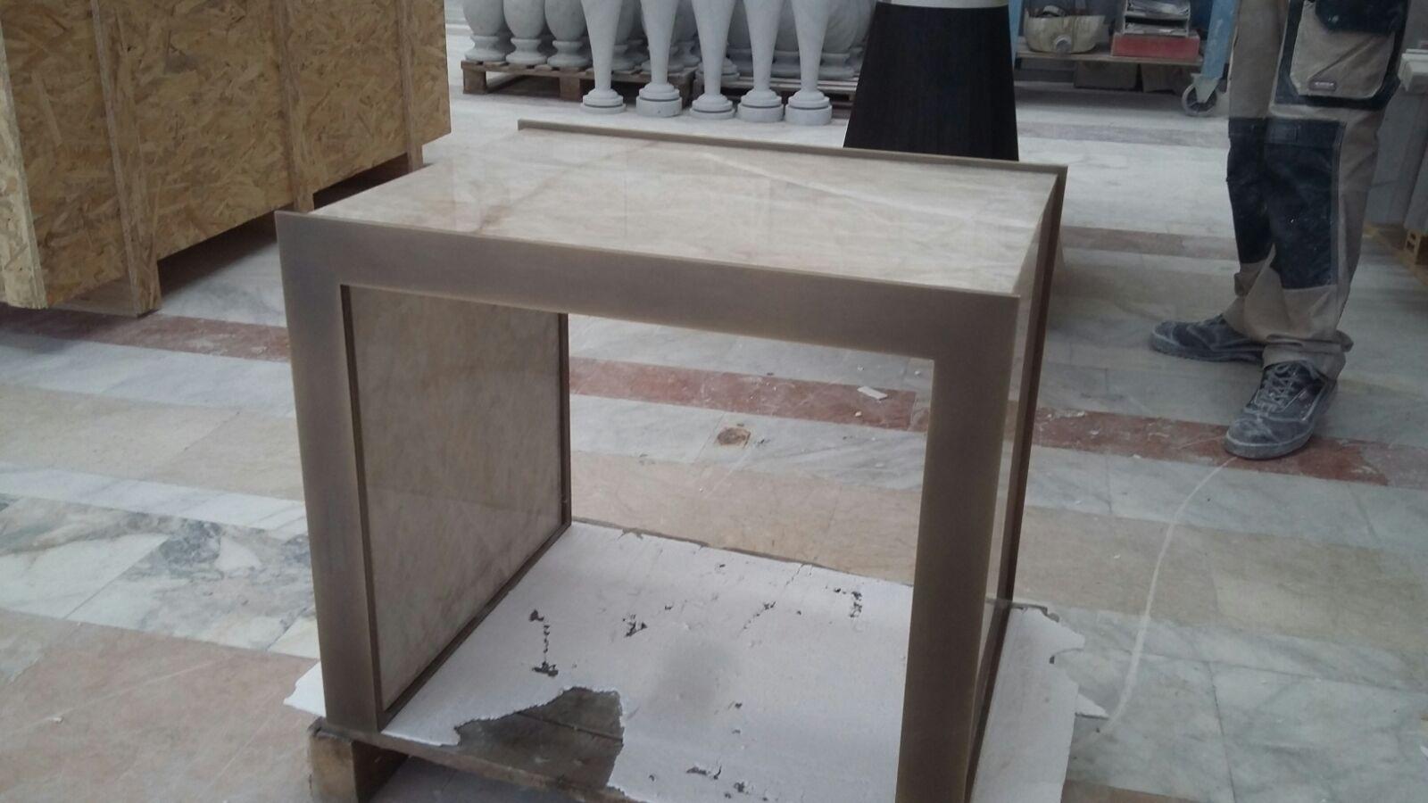 Maschi custom table in Cristallo stone and metal
