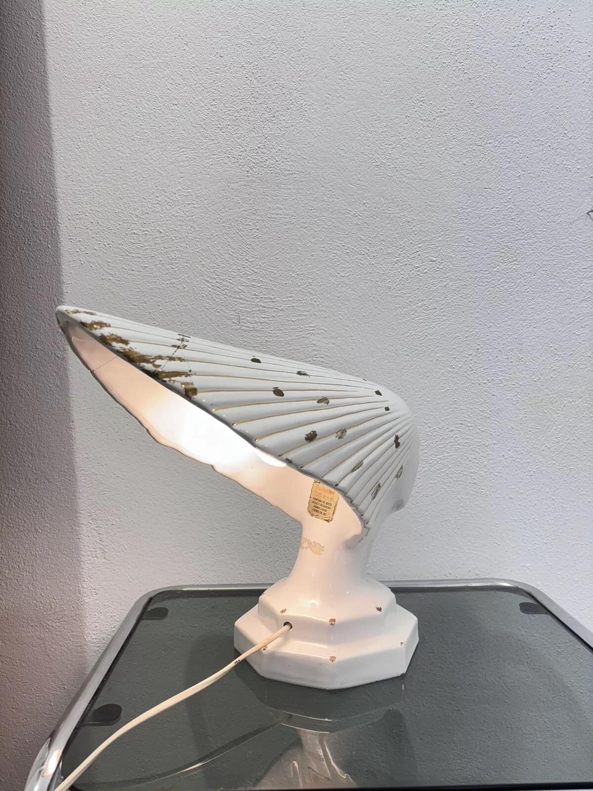 Late 20th Century Lampe à poser Mascotte Art Déco René Lalique Style Victoire en vente