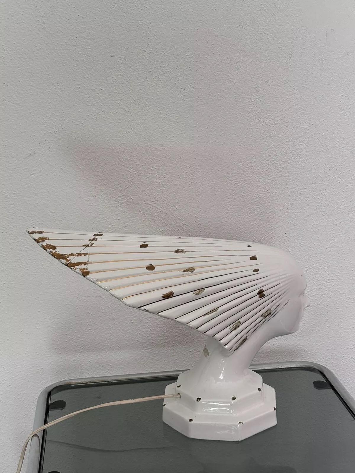 Lampe à poser Mascotte Art Déco René Lalique Style Victoire en vente 2