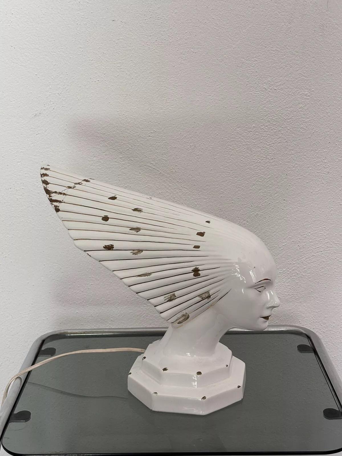 Lampe à poser Mascotte Art Déco René Lalique Style Victoire en vente 3