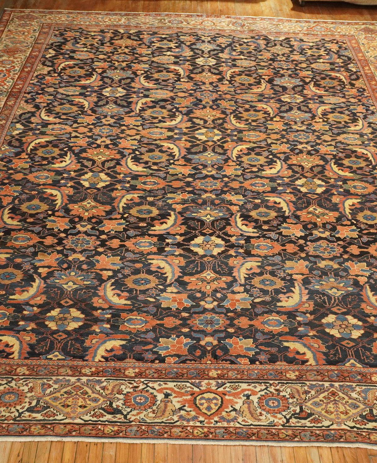 Masculine Large Antique Persian Mahal Sultanabad Rug, Early 20th Century For Sale 5