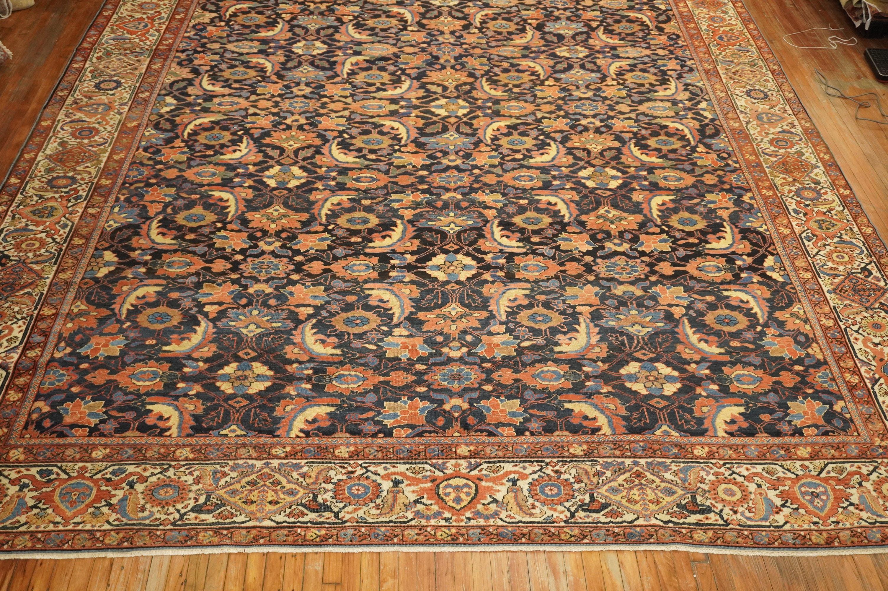 Masculine Large Antique Persian Mahal Sultanabad Rug, Early 20th Century For Sale 6