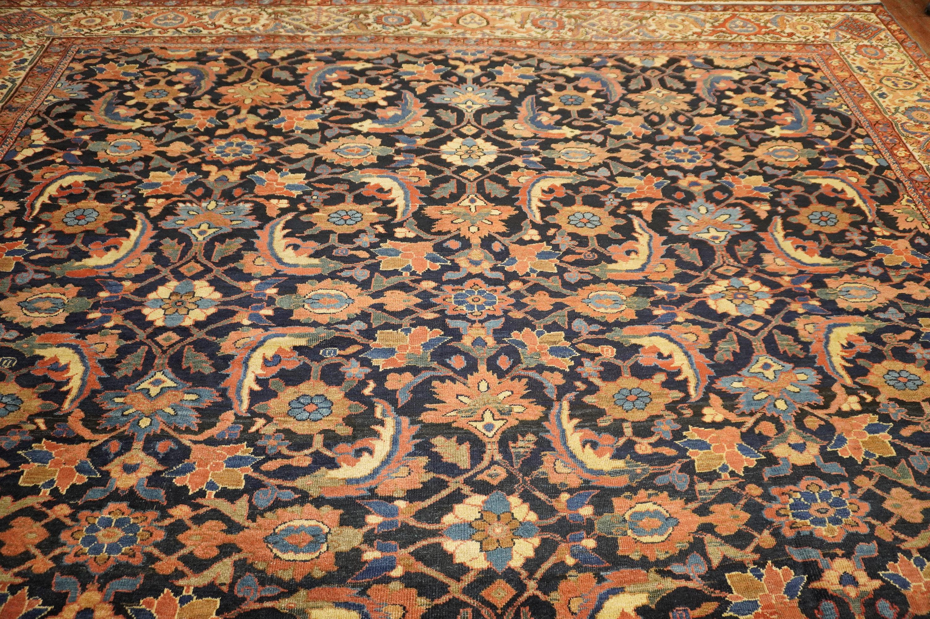 Masculine Large Antique Persian Mahal Sultanabad Rug, Early 20th Century For Sale 10