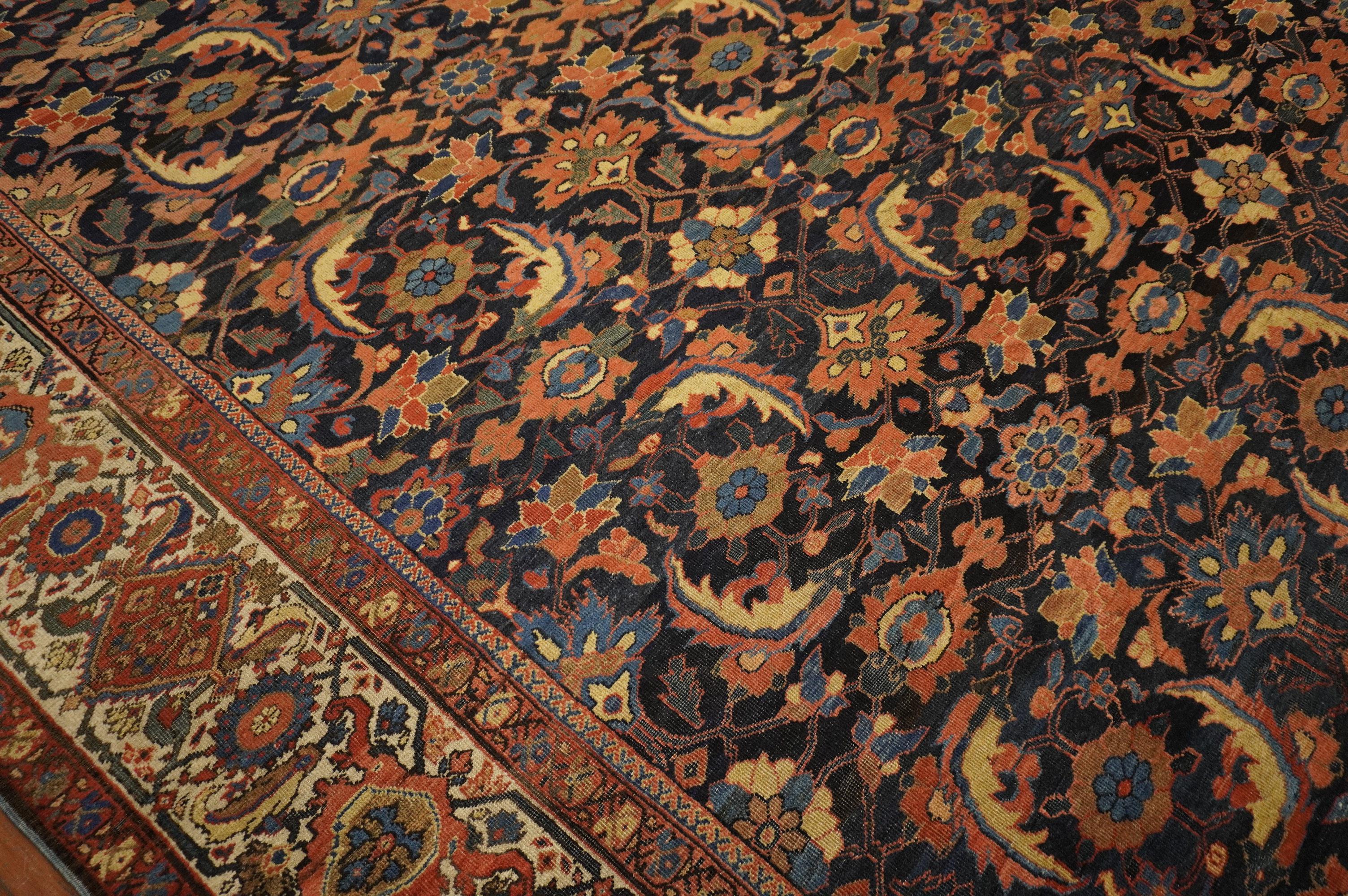 Masculine Large Antique Persian Mahal Sultanabad Rug, Early 20th Century For Sale 2