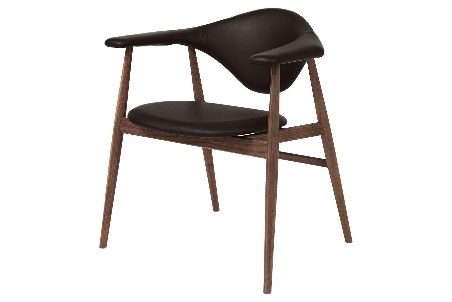 Danois Chaise de salle à manger Masculo, entièrement tapissée, base en chêne fumé en vente