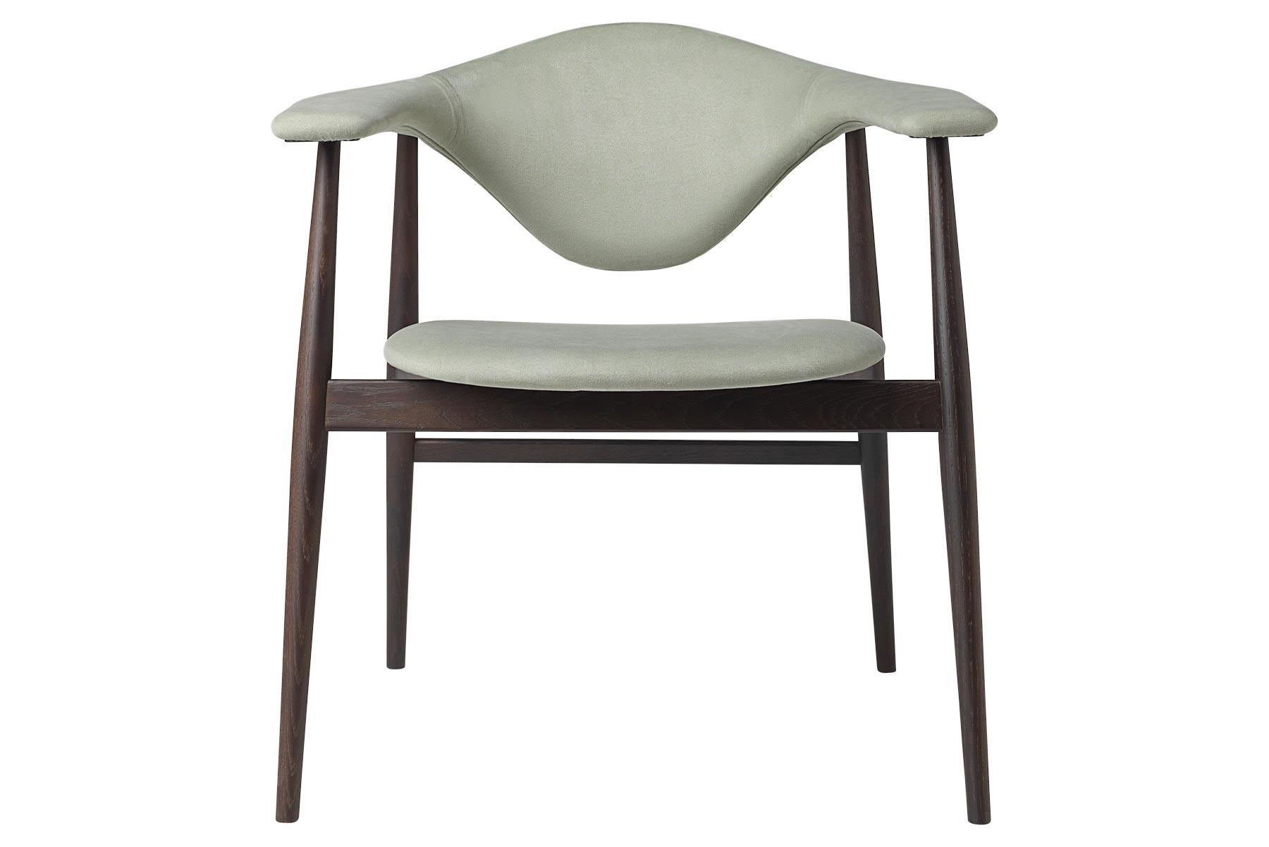 Chaise de salle à manger Masculo, entièrement tapissée, base en chêne fumé en vente 1