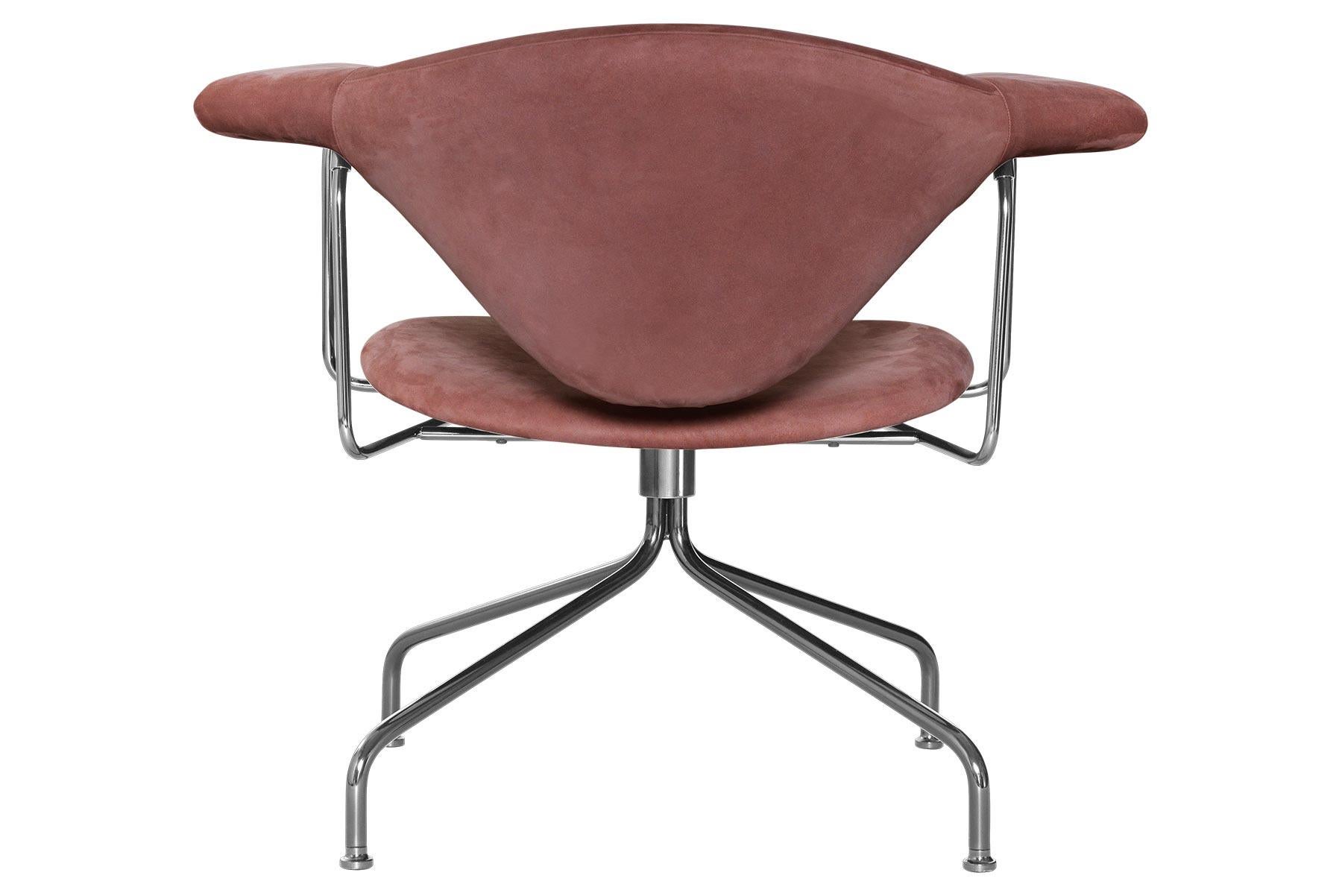 Masculo Lounge Chair, Swivel Base In Excellent Condition For Sale In Berkeley, CA
