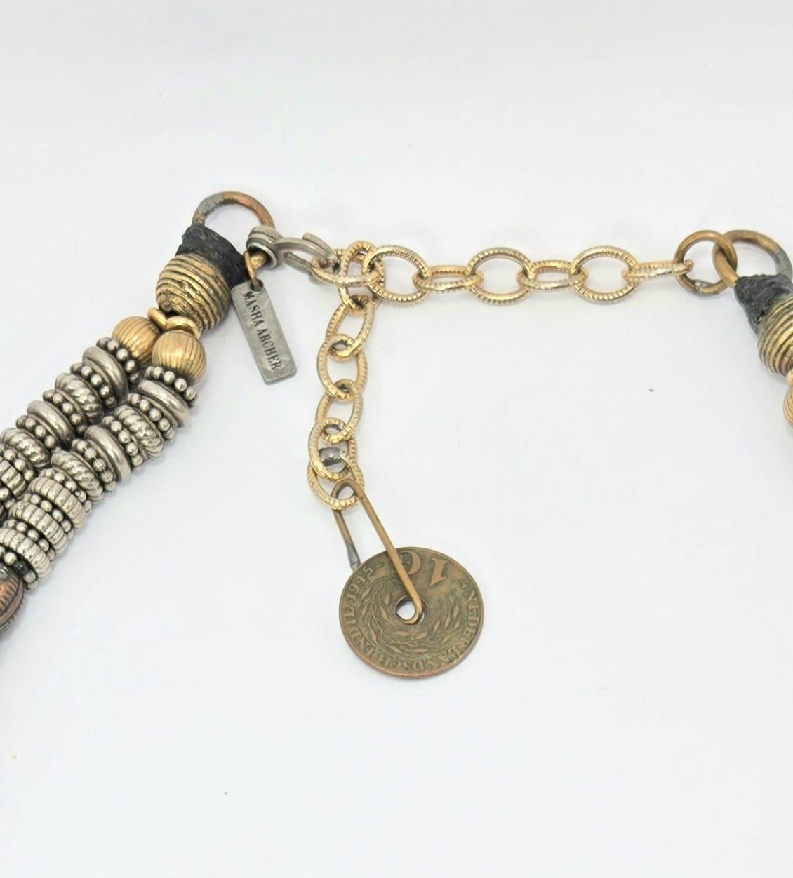 Masha Archer, collier à double rang de couronnes en bronze du Cameroun Unisexe en vente