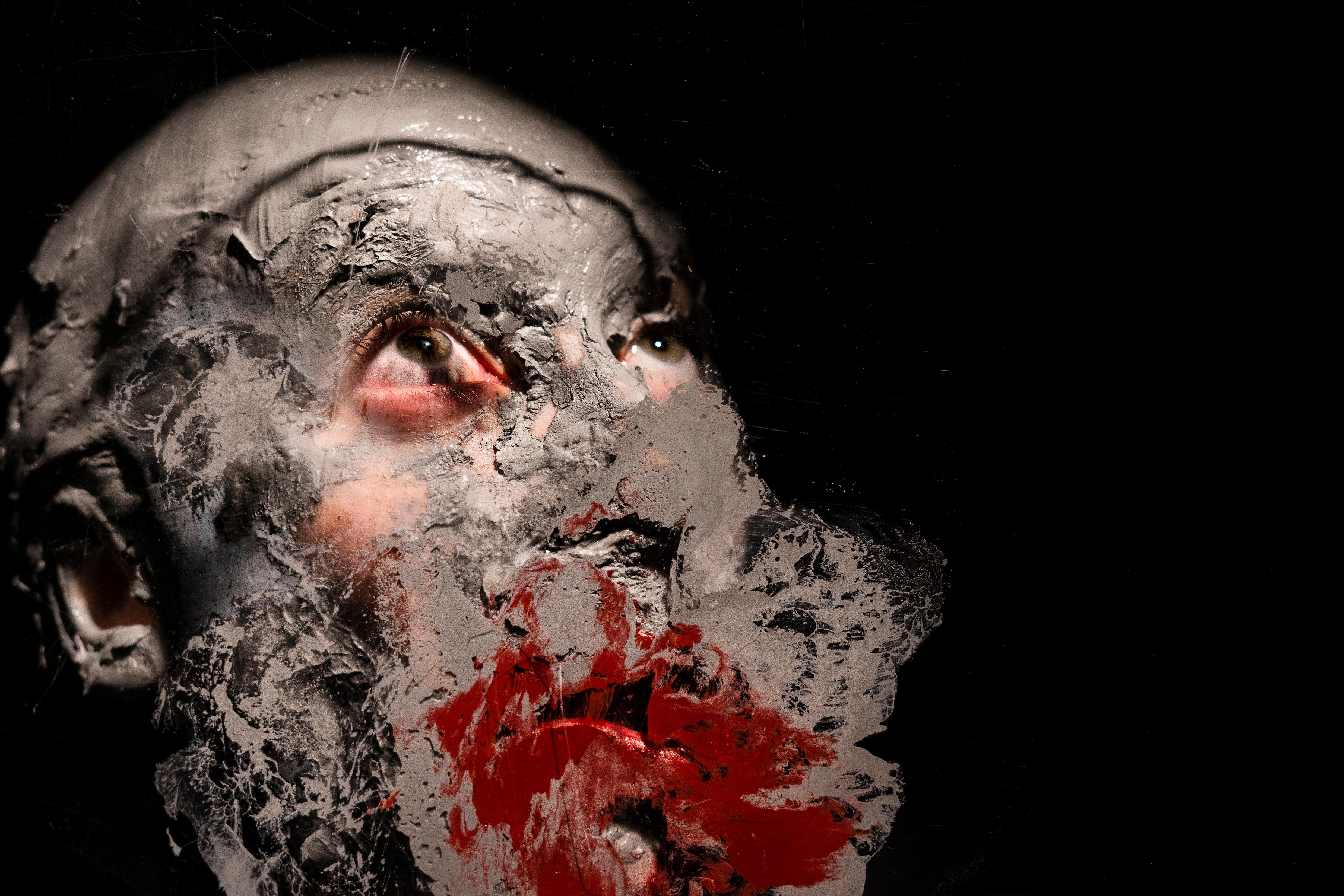 « Age, Sex, Beauty » (L
âge, le sexe, la beauté) - Photographie 30" x 45" en édition de 7 par Masha Ko
Kolten Horner