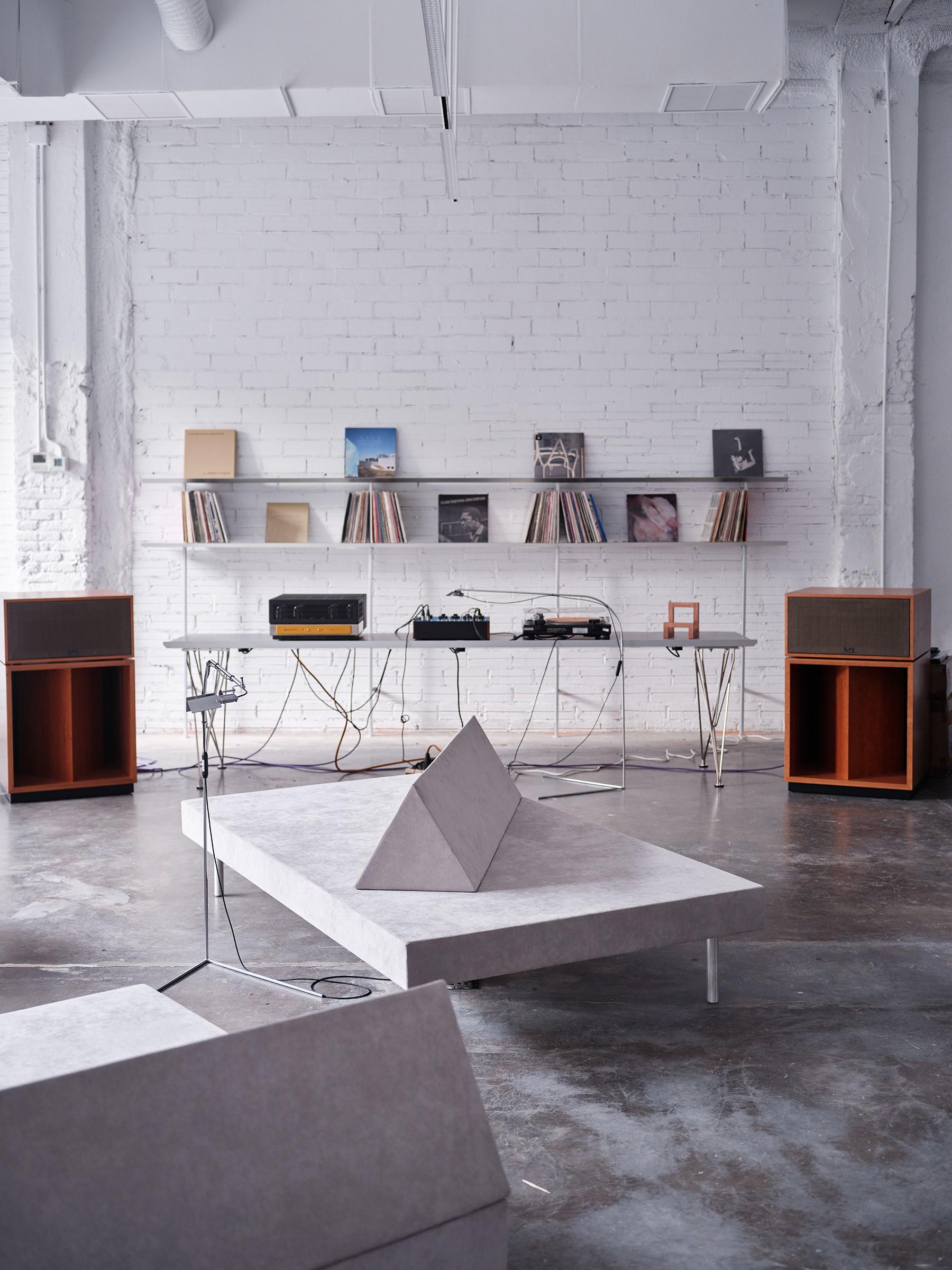 Masheb Sofa, Arquitectura-G, Grau Alcantara, Modular, Anpassbar, Zeitgenössisch im Angebot 1