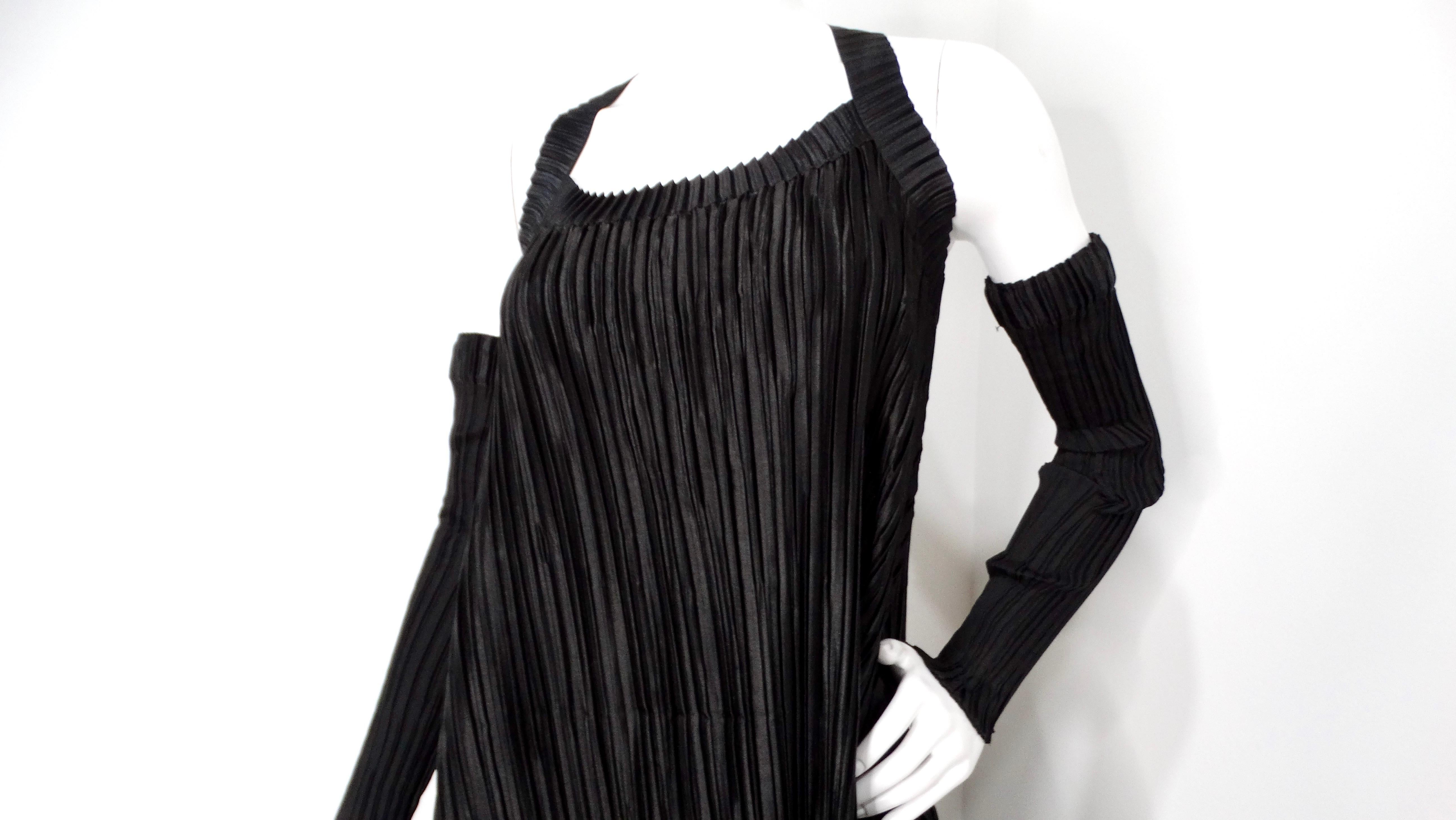 Noir Mashiah Arrive 2000s Robe longue plissée noire avec manches à bras en vente