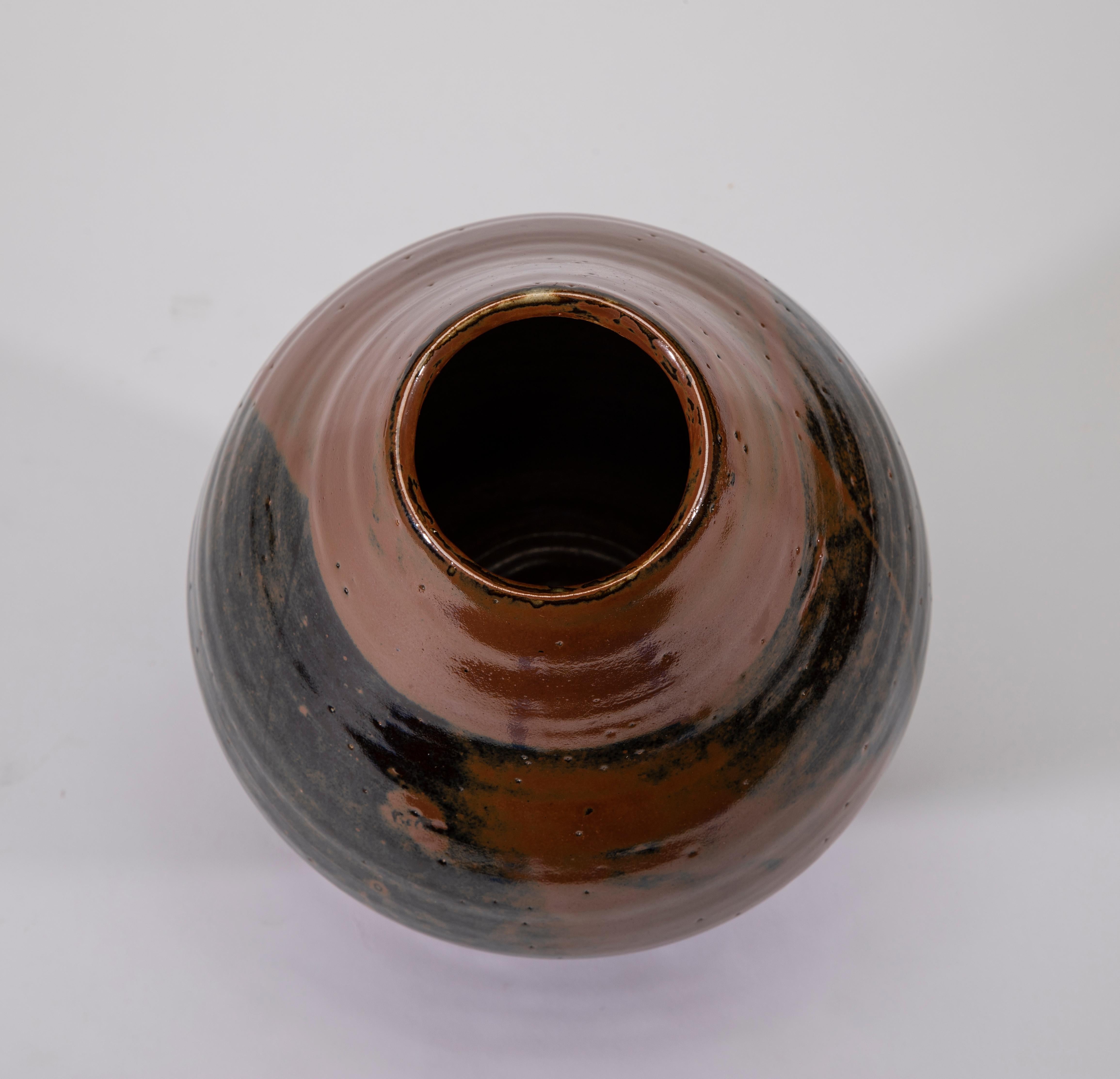 Mashiko Ware Vase In Excellent Condition For Sale In Santa Cruz, CA