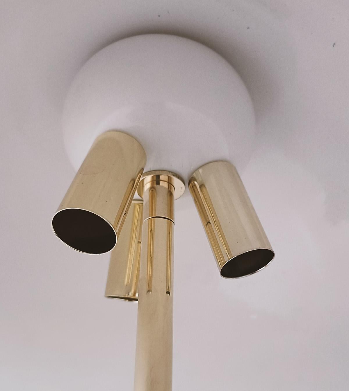 Européen Lampe de table Mashy en acier et laiton par Candas Design en vente
