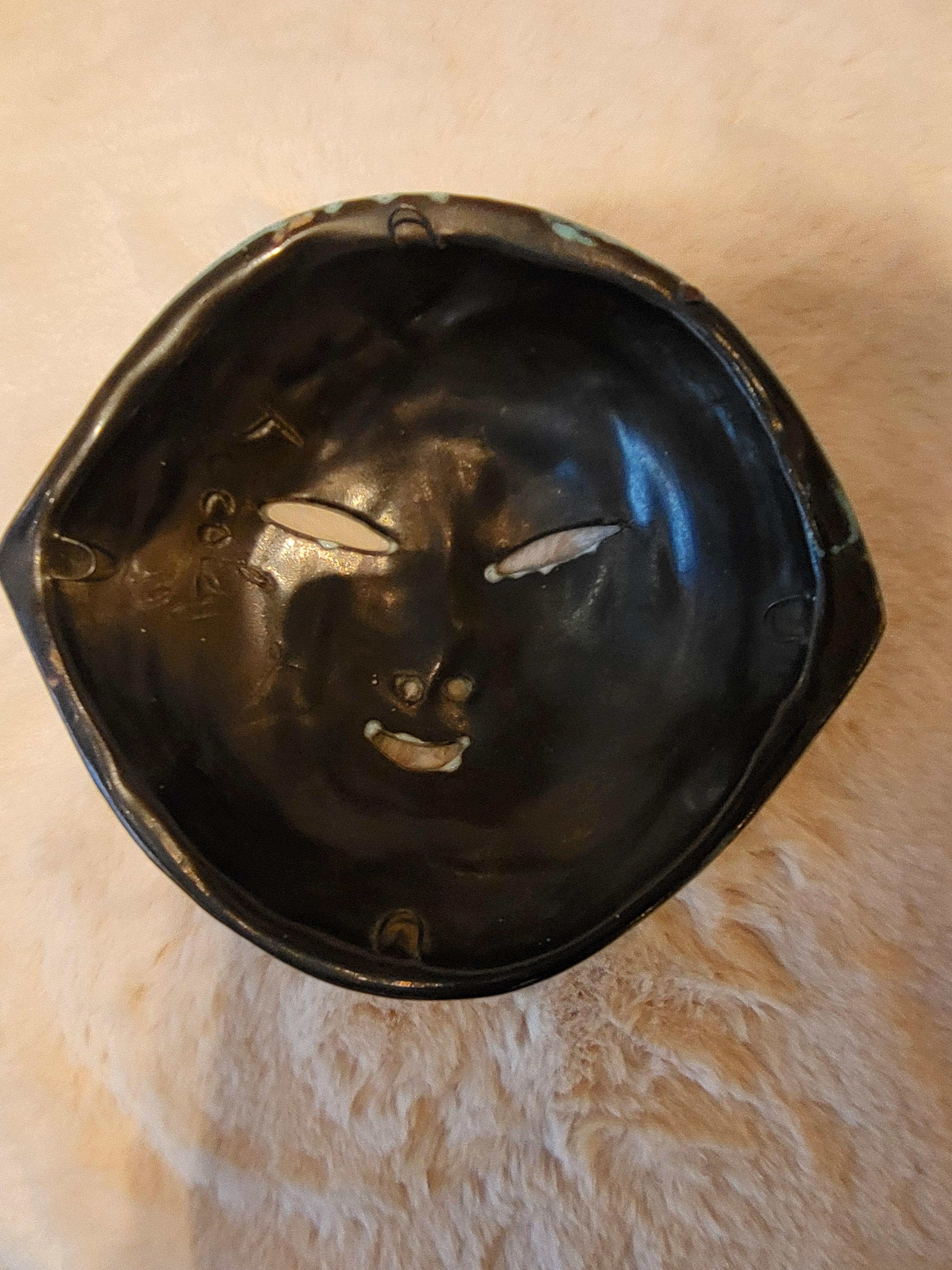 Mask by Accolay pottery, France, between 1947 and 1983 In Good Condition For Sale In Paris, FR