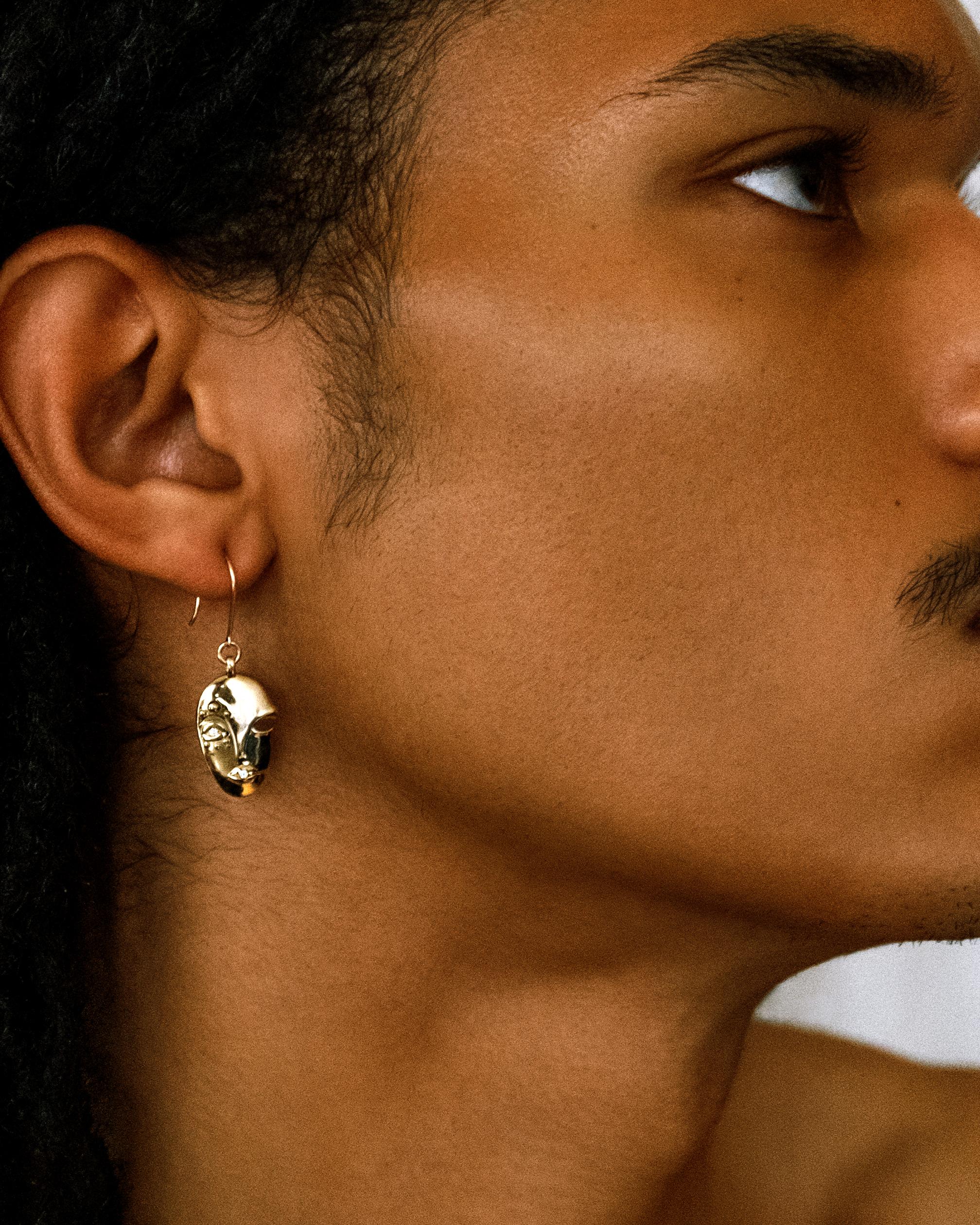 Sculptural Mask Drop Earrings situating Brancusi’s modernity in conversation with West African sculptural traditions. 1 inch drop on hook fastening for pierced ears.

- Materials-

G-H Diamonds, total weight: 0.04-carats