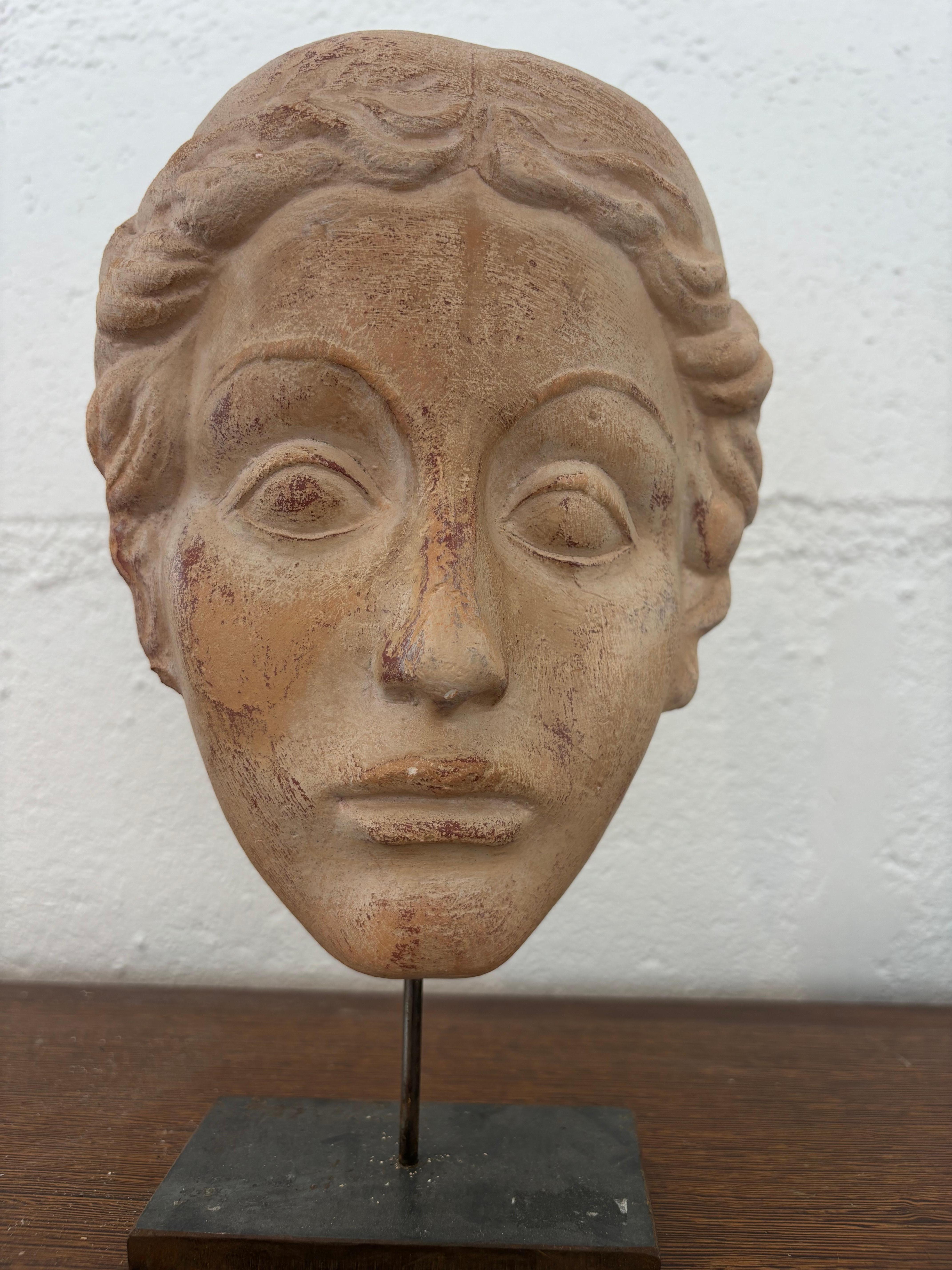 Terre cuite Mask face attributed to Vadim Androusov en vente