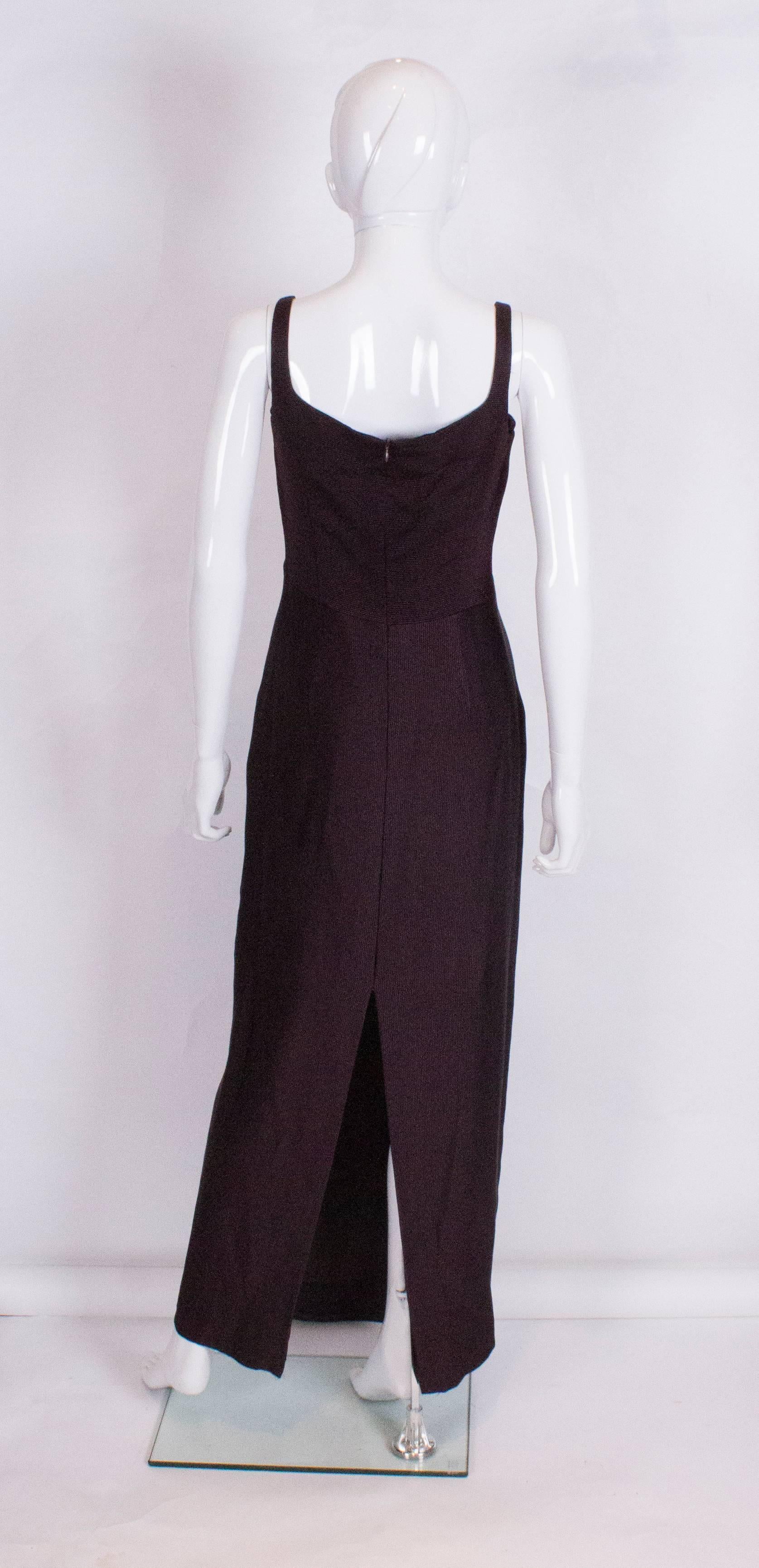 Maska Luxe  Geripptes Aubergine-Kleid im Zustand „Hervorragend“ im Angebot in London, GB
