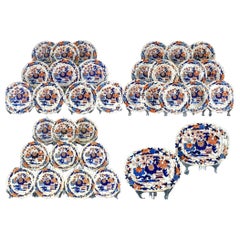 Service de table de trente-quatre pièces en Mason Ironstone, motif de panier japonais