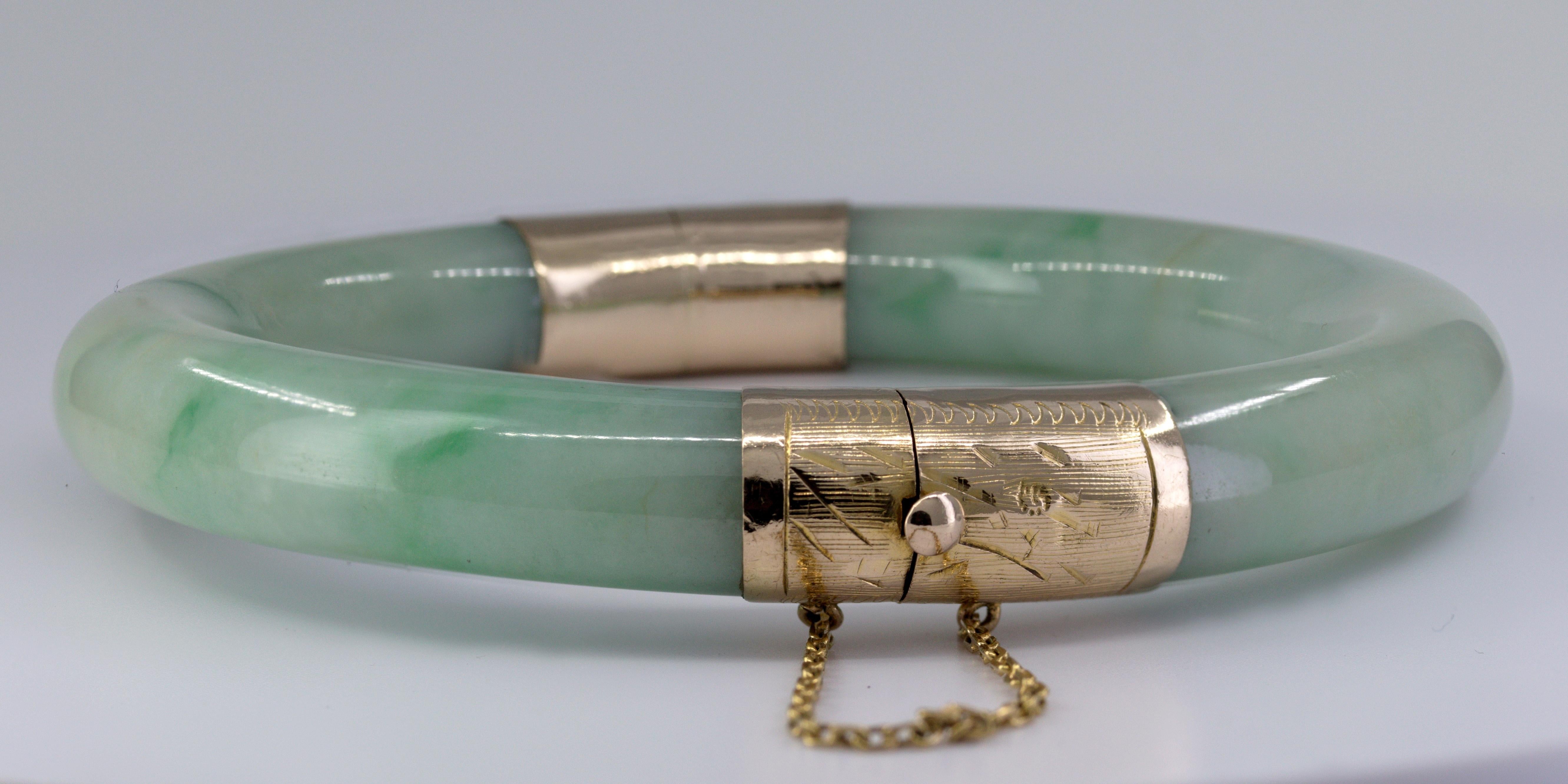 Artisan Mason Kay Certified Natural Green Jadeite Jade, 14K Yellow Gold Bangle For Sale