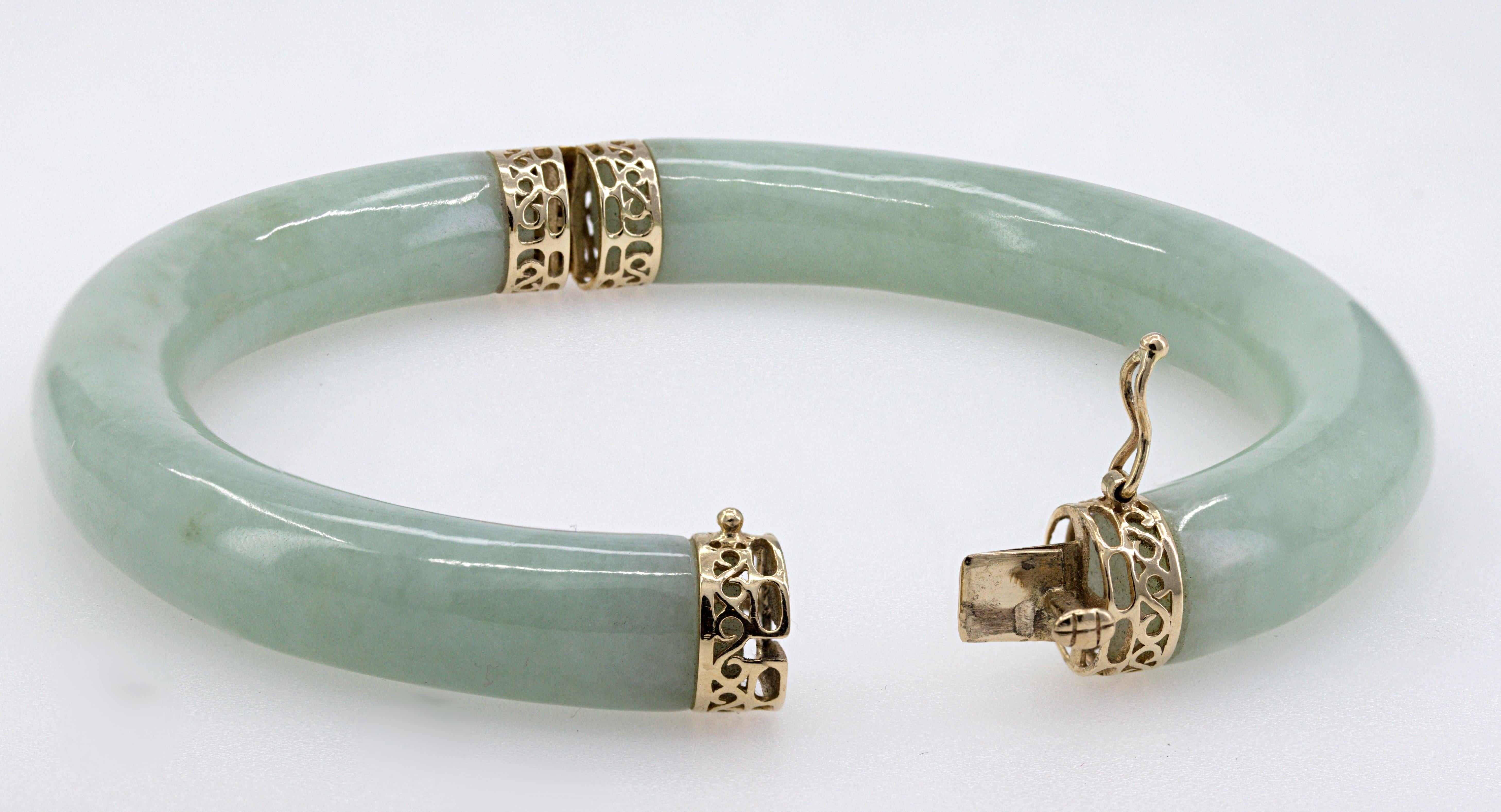Artisan Mason Kay Certified Natural Green Jadeite Jade, 14K Yellow Gold Bangle For Sale