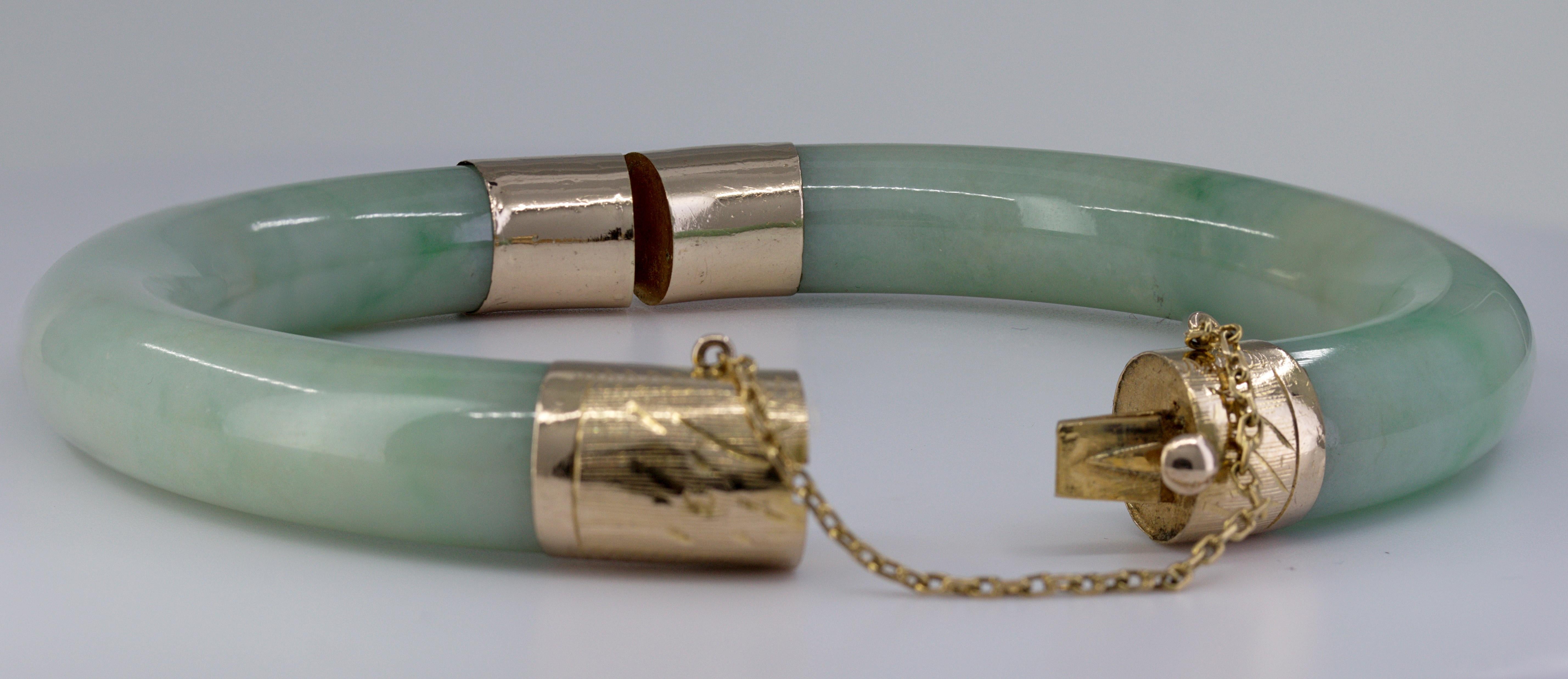 Mason Kay Certified Natural Green Jadeite Jade, 14K Yellow Gold Bangle In Good Condition For Sale In Pleasant Hill, CA