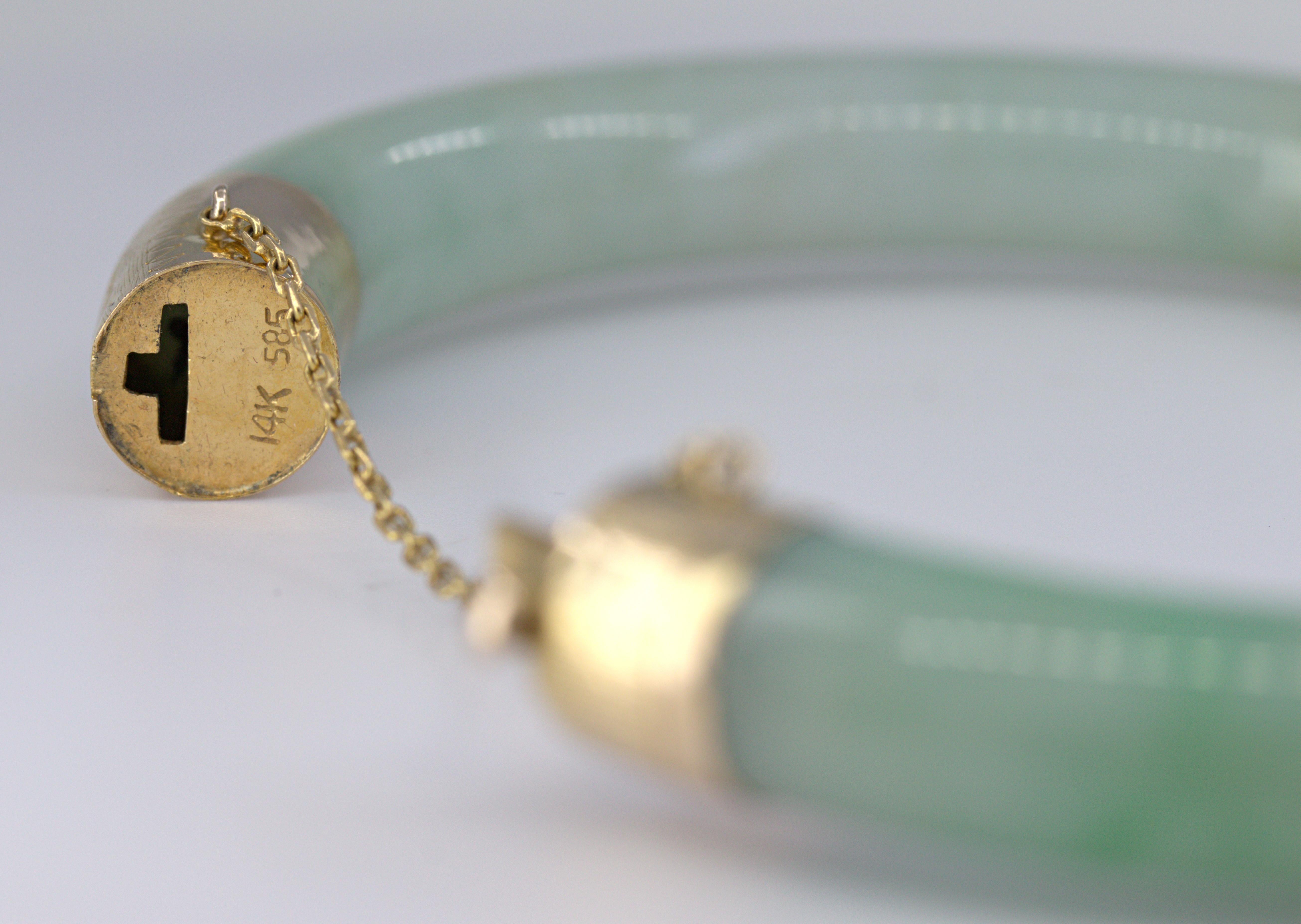 Mason Kay Certified Natural Green Jadeite Jade, 14K Yellow Gold Bangle In Good Condition For Sale In Pleasant Hill, CA
