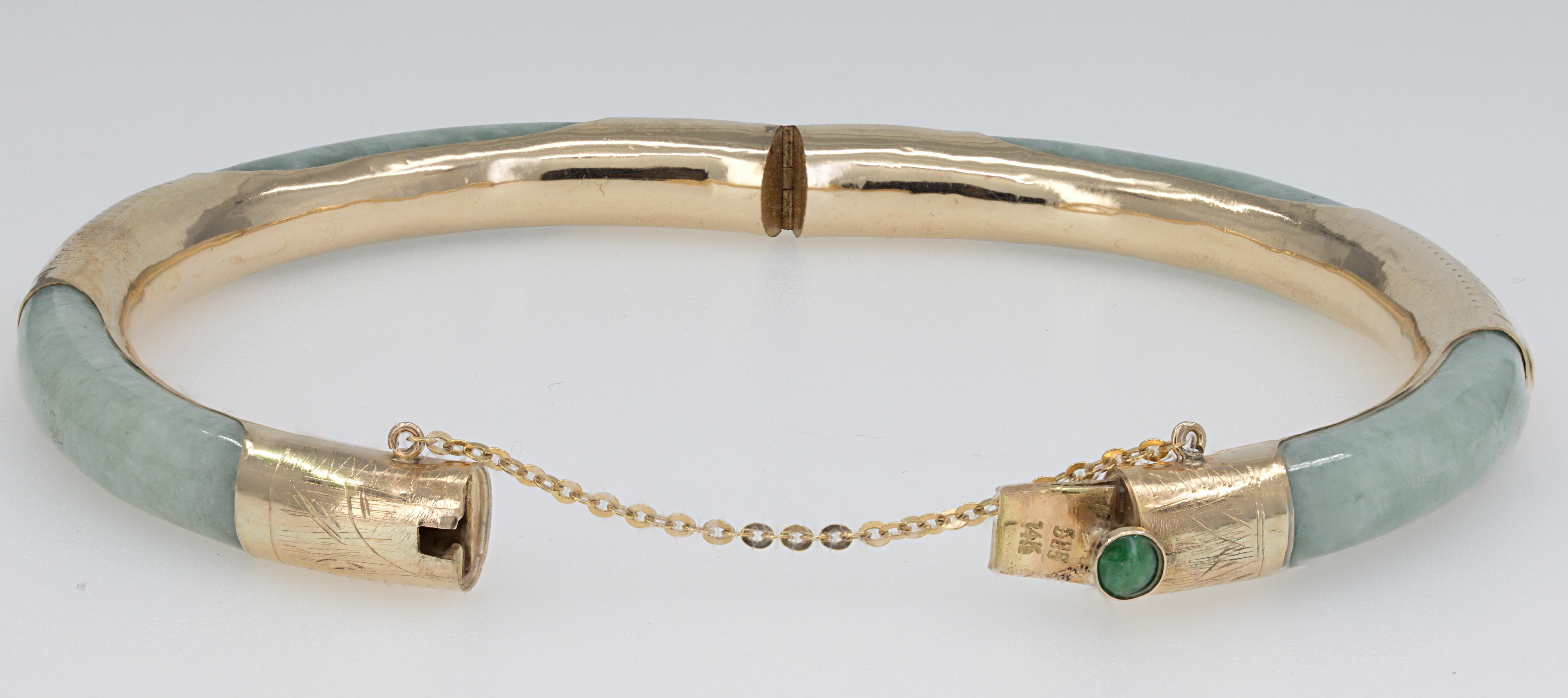 Mason Kay Certified Natural Green Jadeite Jade, 14K Yellow Gold Bangle In Good Condition For Sale In Pleasant Hill, CA