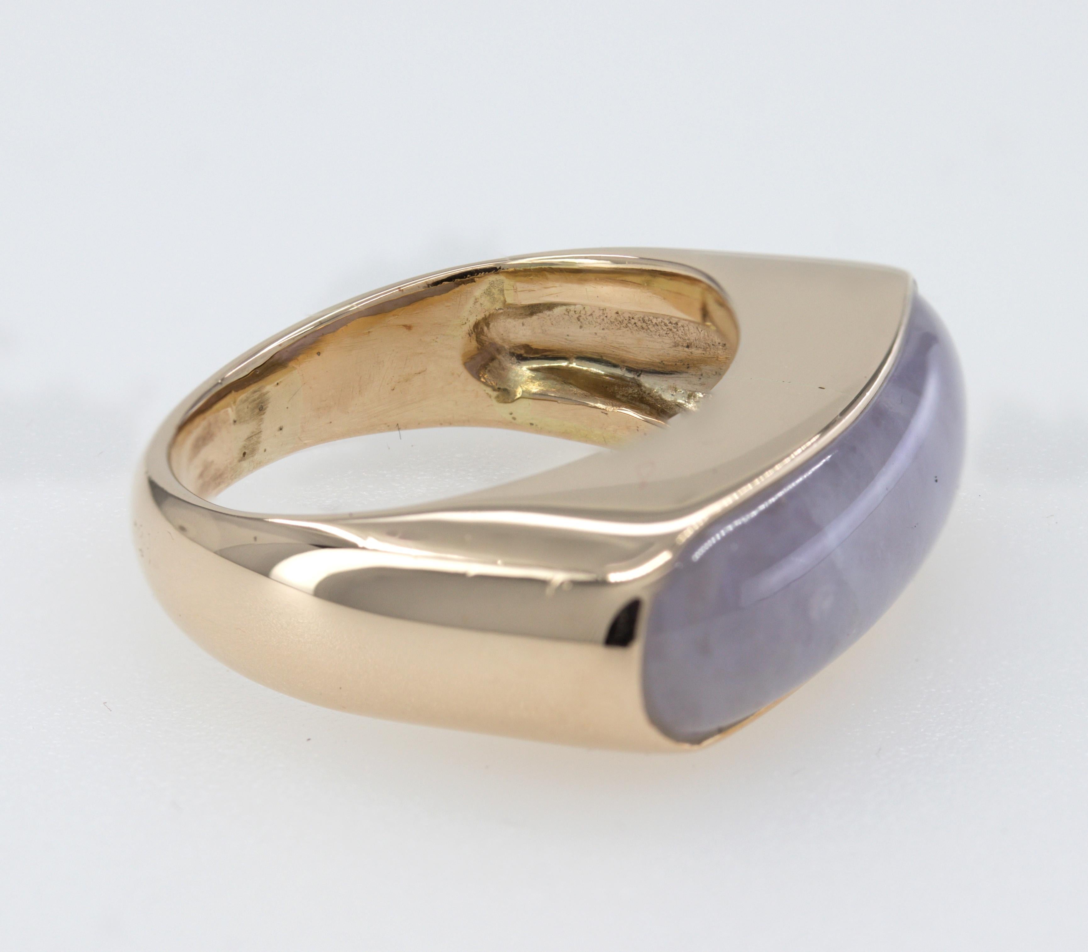 Mason Kay Certified Natural Lavender Jadeite Jade, 14K Yellow Gold Saddle Ring In Good Condition For Sale In Pleasant Hill, CA