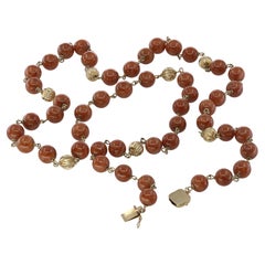 Halskette aus 14 Karat Gelbgold mit zertifiziertem natürlichem rotem Jadeit und Jade-Perlen von Mason Kay