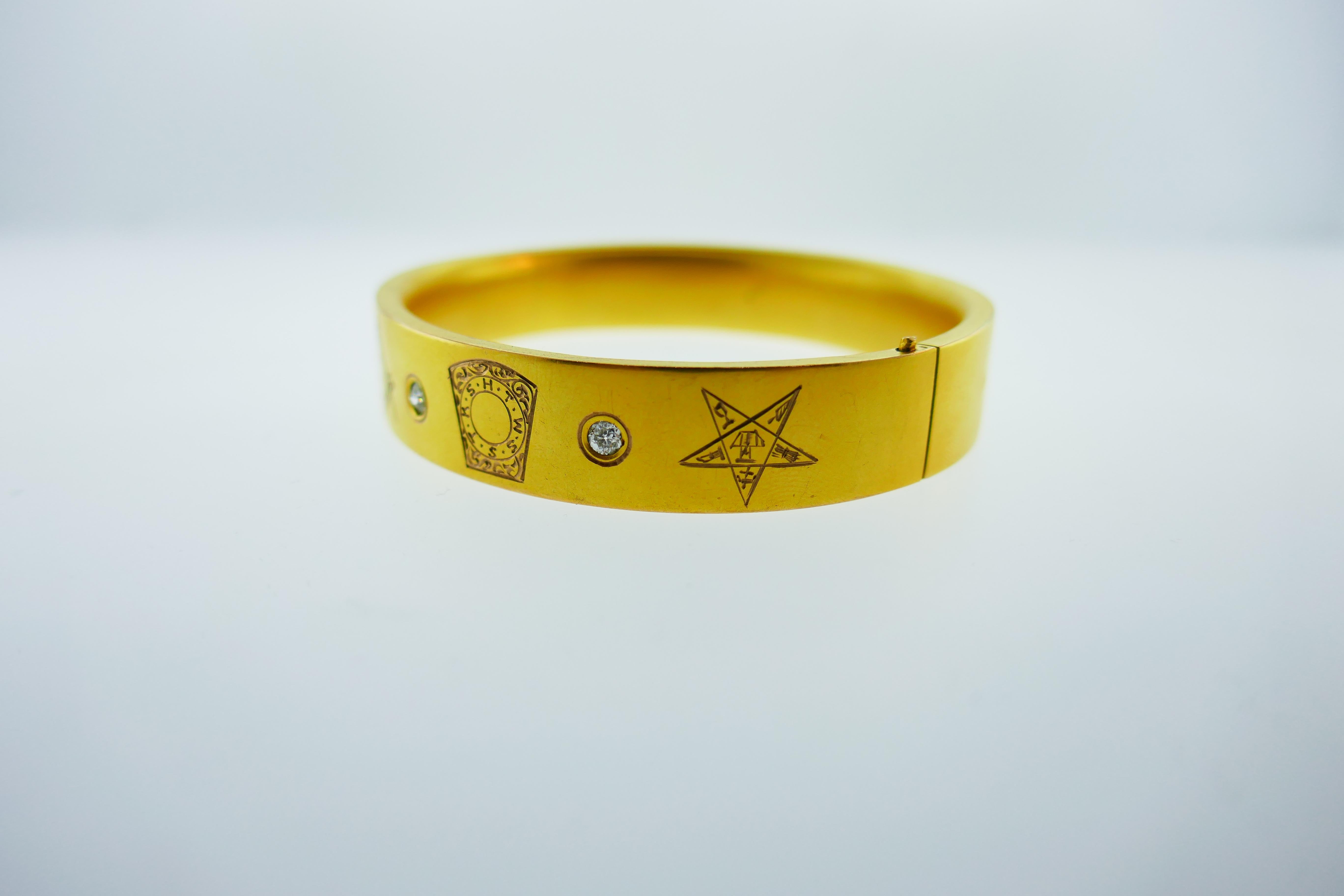 Freimaurer 10k Gelb & Rose Gold & Cushion Cut Diamond Armreif Armband Circa 1900s





Hier haben Sie die Chance, ein wunderschönes Armband mit hohem Sammlerwert zu erwerben.  Wirklich ein tolles Stück zu einem tollen Preis! 



Gewicht: 21,6