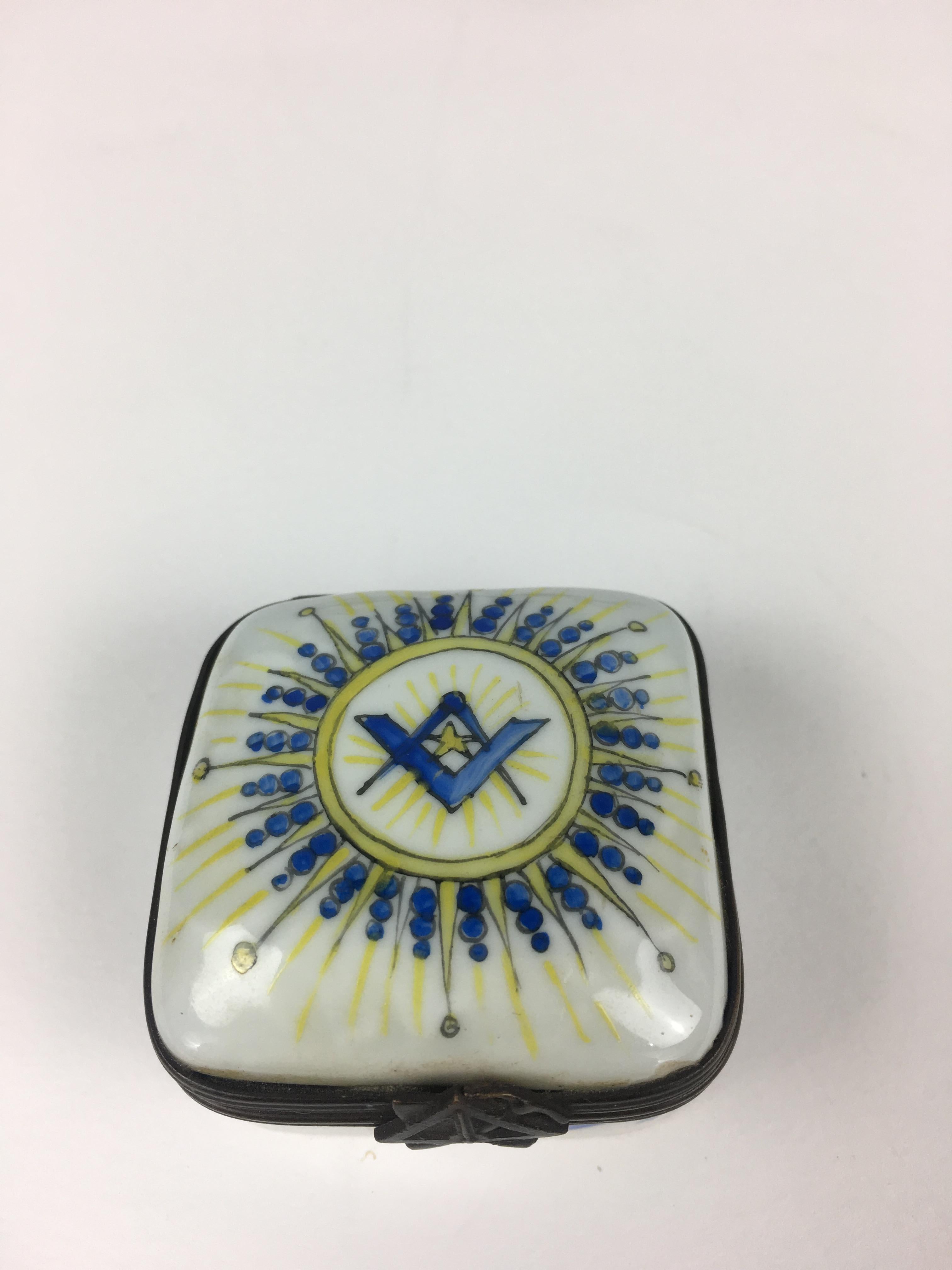 Boîtes décoratives maçonniques du 19ème siècle en porcelaine de Limoges, France 7