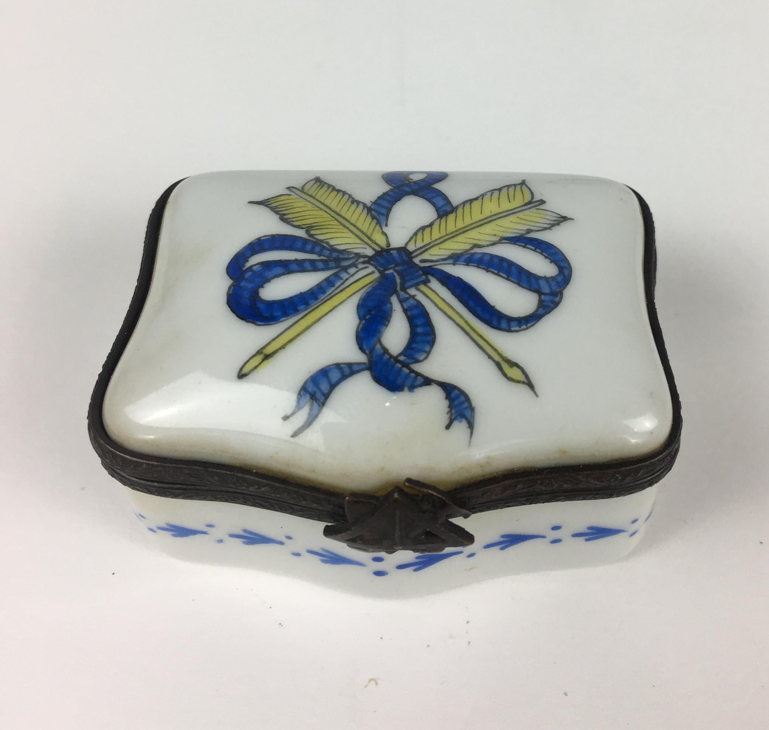 Français Boîtes décoratives maçonniques du 19ème siècle en porcelaine de Limoges, France