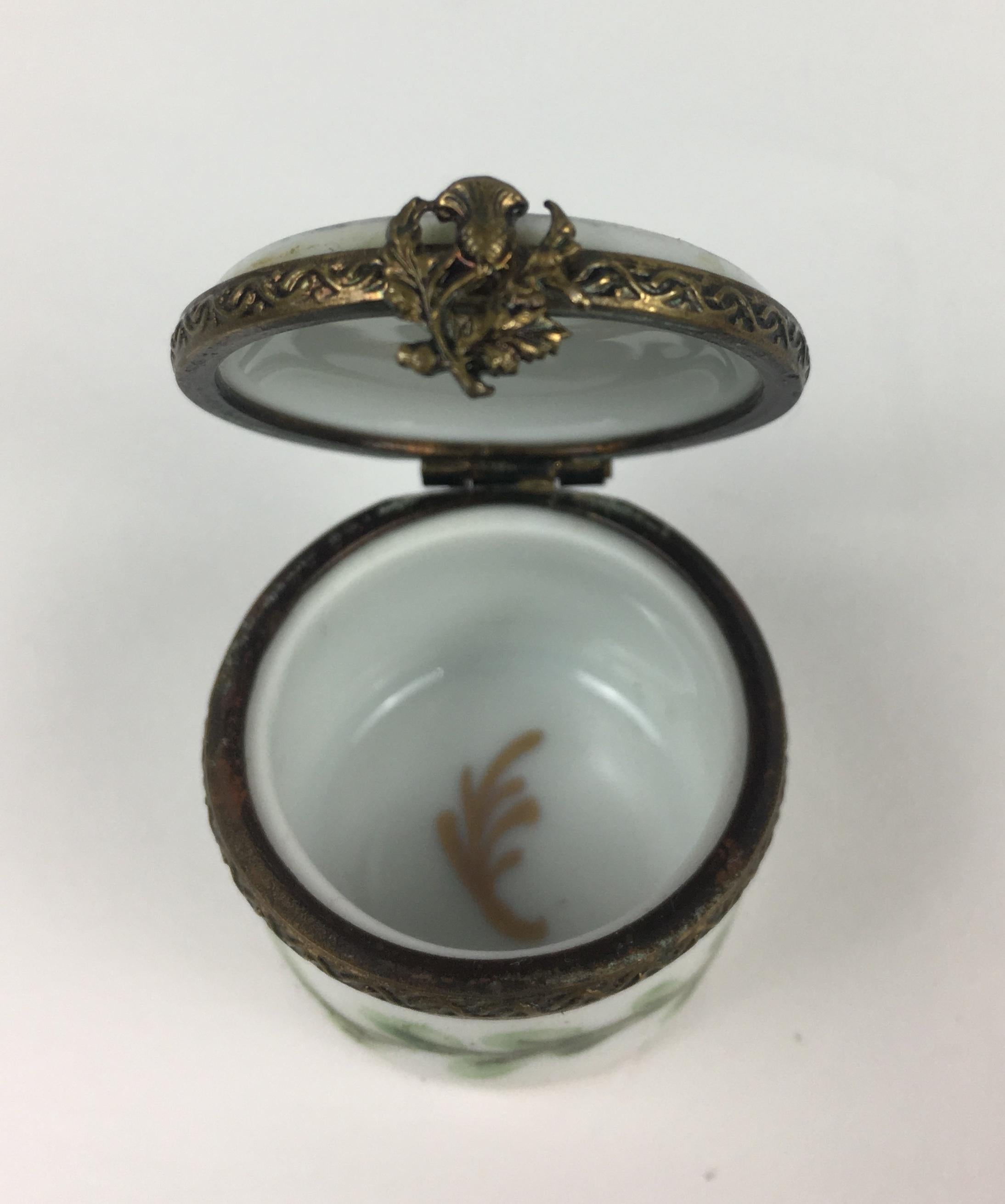 Boîtes décoratives maçonniques du 19ème siècle en porcelaine de Limoges, France Bon état à Miami, FL