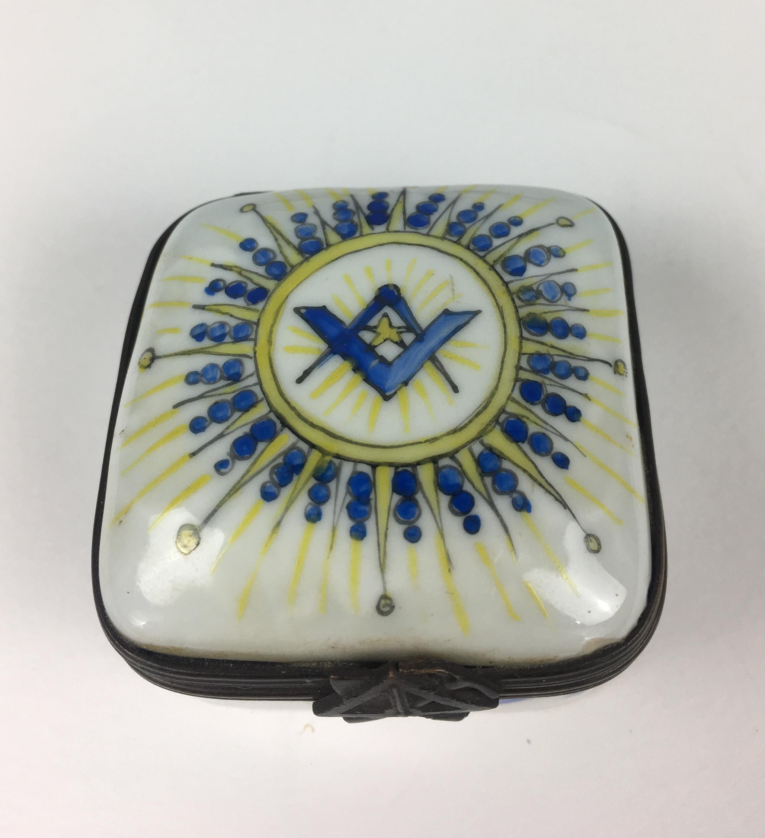 XIXe siècle Boîtes décoratives maçonniques du 19ème siècle en porcelaine de Limoges, France