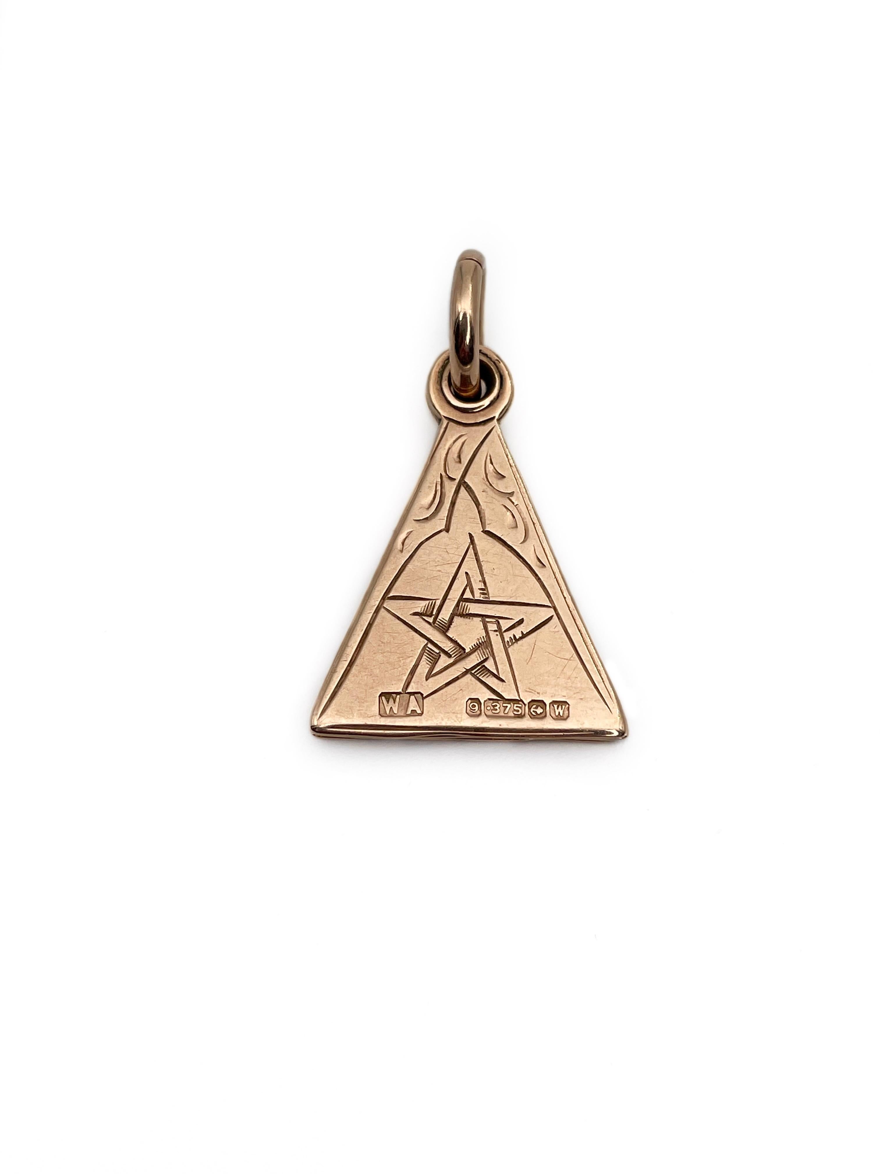 This is a Masonic charm pendant crafted in 9K yellow gold. The piece features four swivel sections with masonic symbols depicted on them. 

It has hallmarks that can be seen in photos.

Weight: 3.84g
Size: 2.6x1.6cm