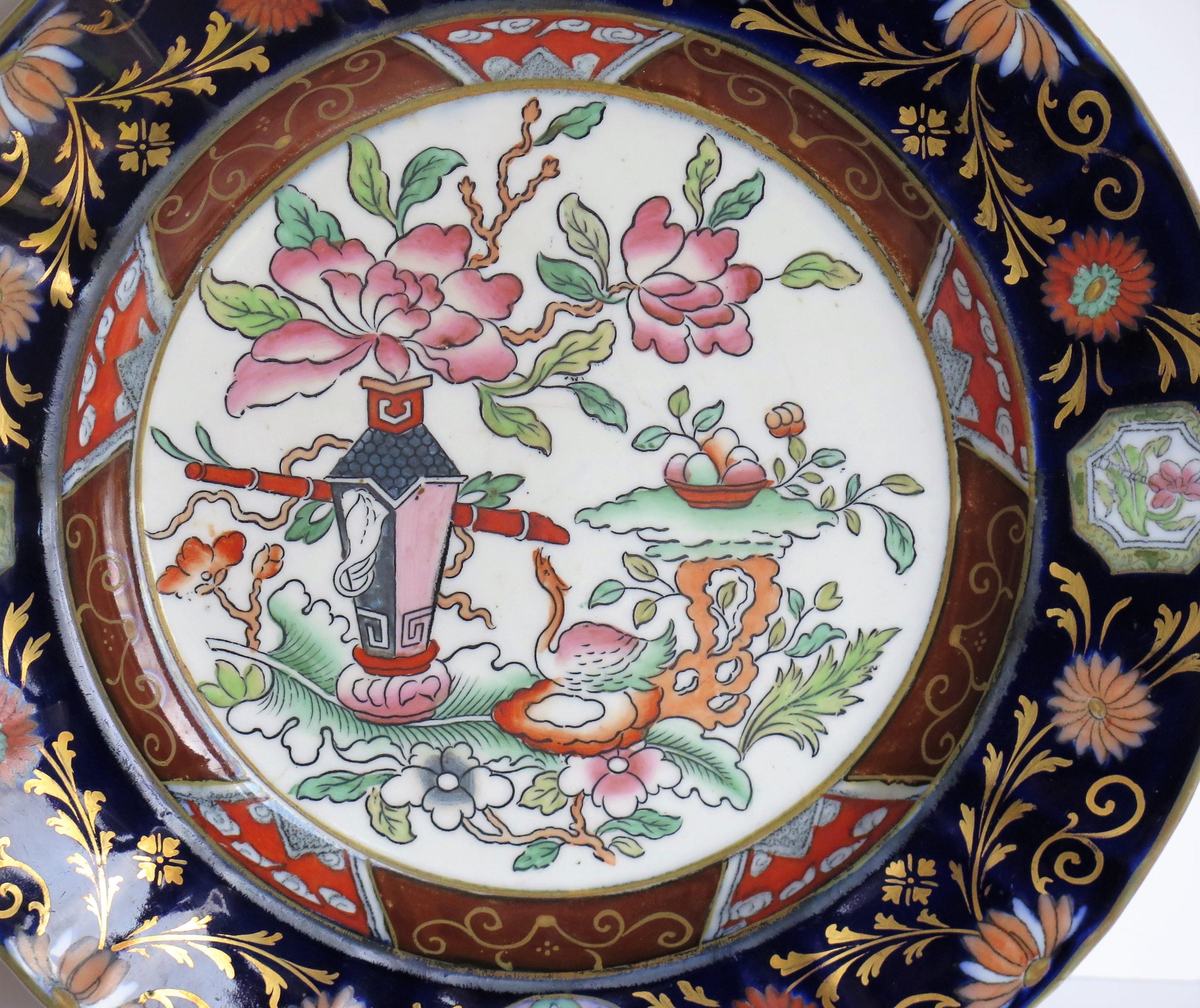 Grande assiette à dîner Ashworths à motif de table et de pot de fleurs, vers 1875 en vente 4
