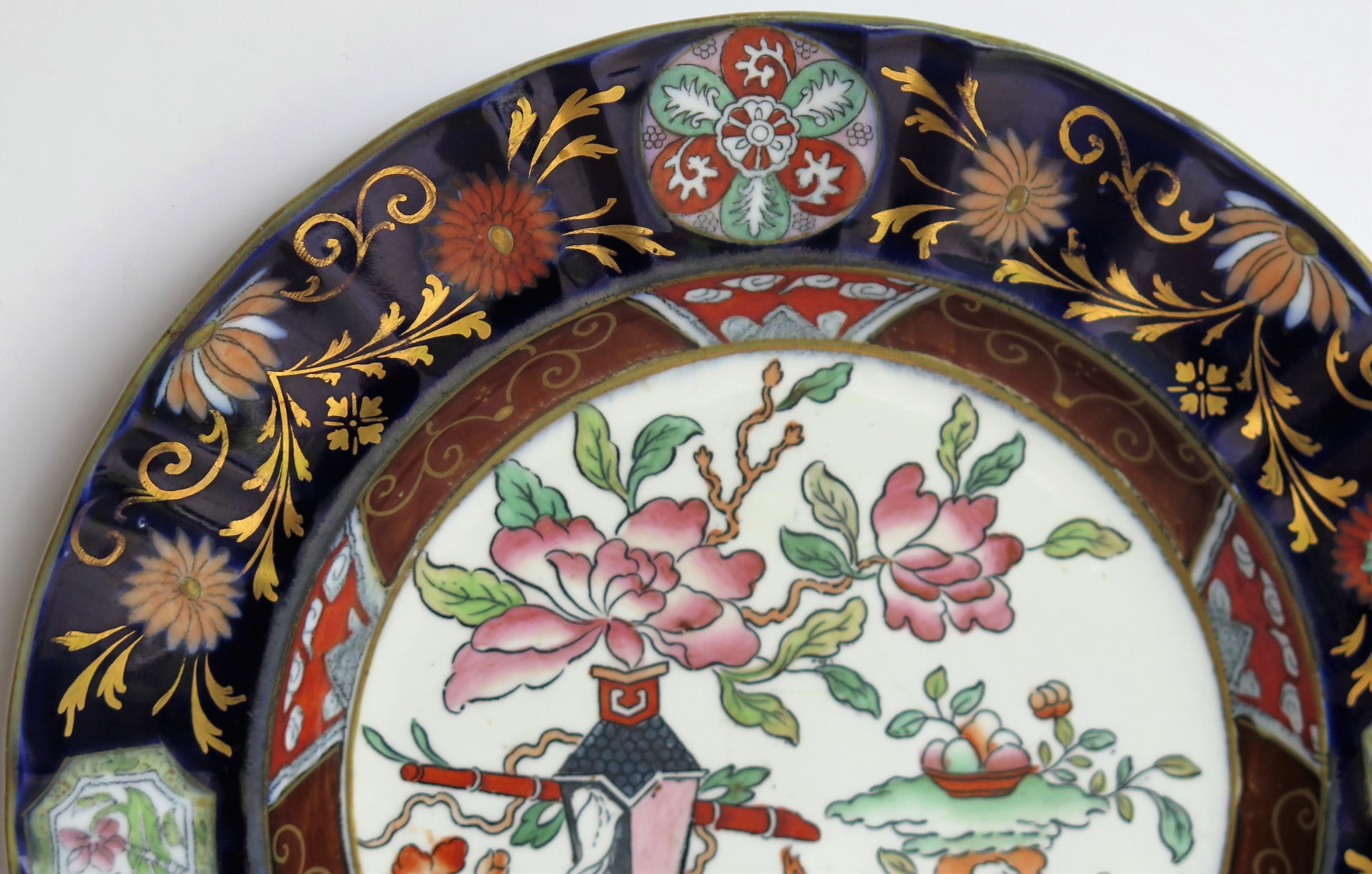 Grande assiette à dîner Ashworths à motif de table et de pot de fleurs, vers 1875 en vente 6