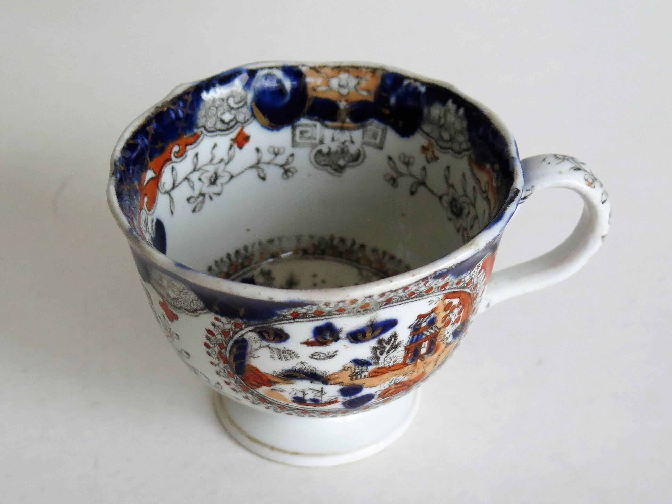 Mason's Ironstone Cup with Pekin Japan Pattern No. 303, 19th Century, circa 1835 In Good Condition In Lincoln, Lincolnshire