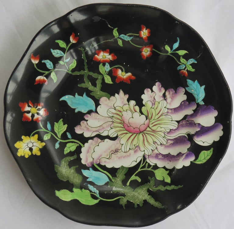 Mason's Ironstone Dinner Plate Chinoiserie Hand Painted Black Ground, circa 1845 In Good Condition For Sale In Lincoln, Lincolnshire