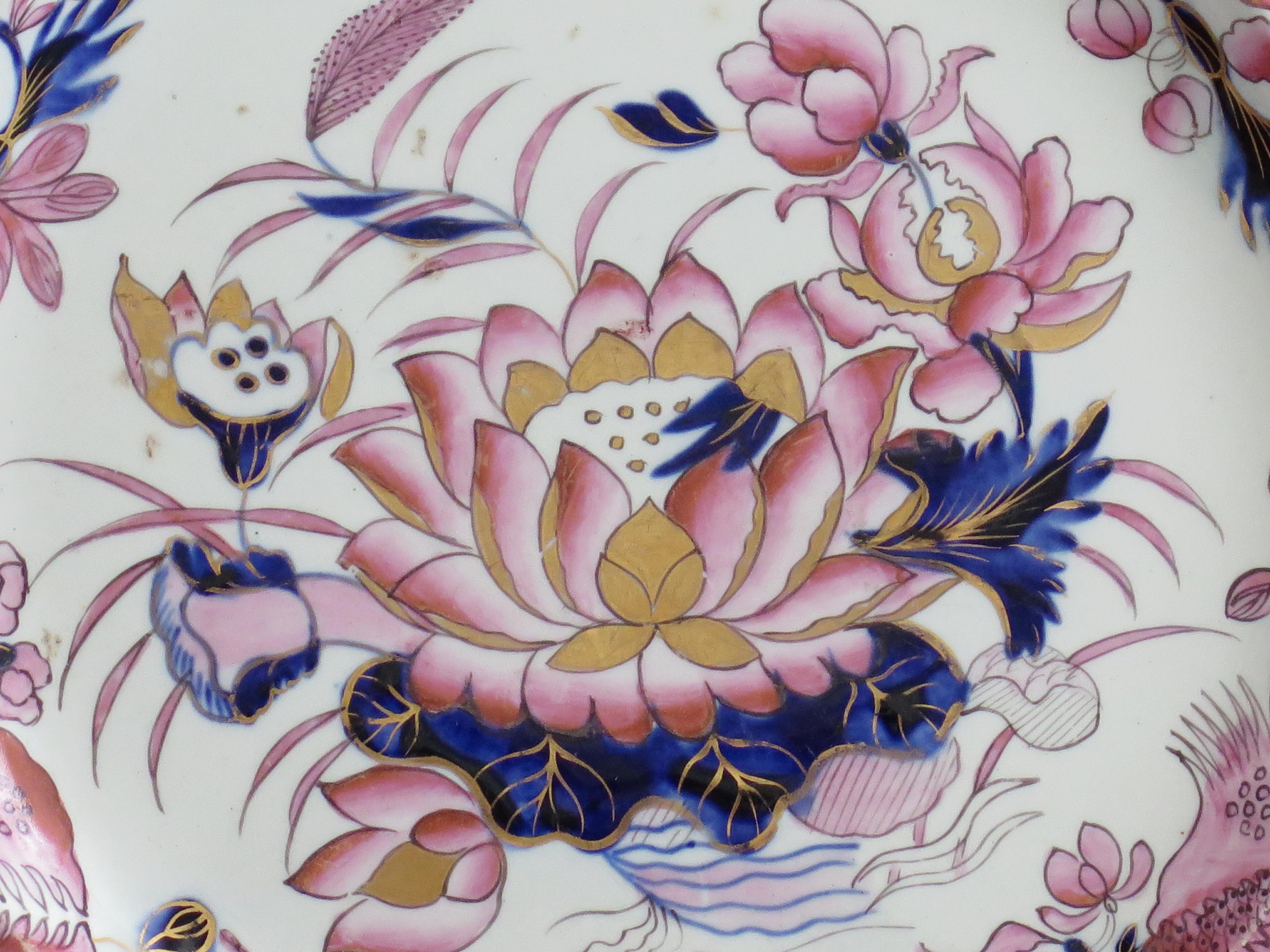 Plato llano de Mason's Ironstone con dibujo de nenúfar finamente pintado, hacia 1818 Chinoiserie en venta