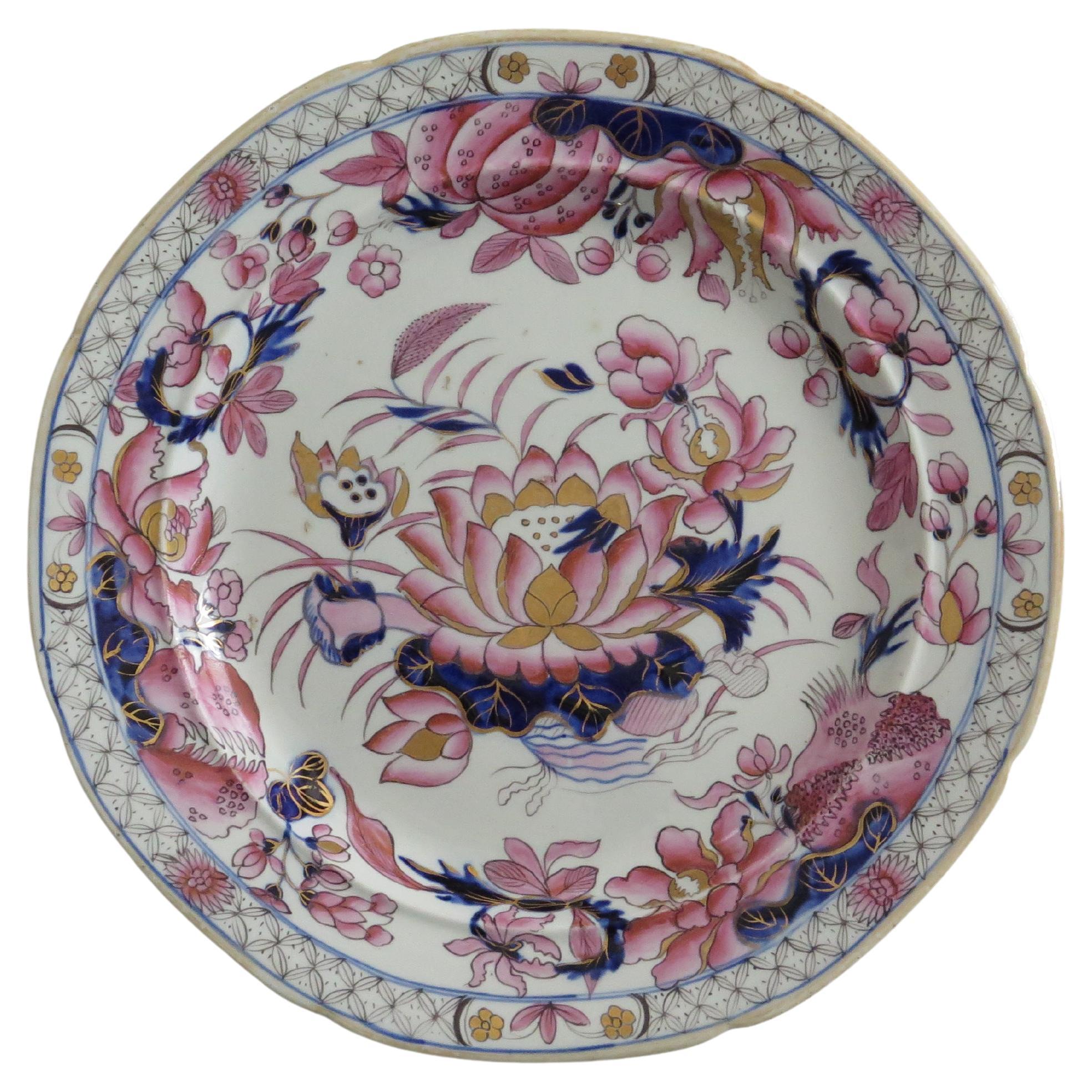 Plato llano de Mason's Ironstone con dibujo de nenúfar finamente pintado, hacia 1818 en venta