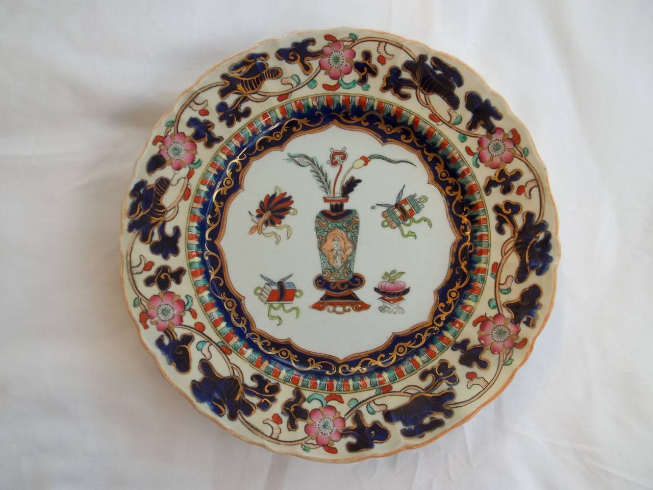 Chinoiserie Mason's Ironstone Dinner Plates Chinese Antiquities Pattern, circa 1840