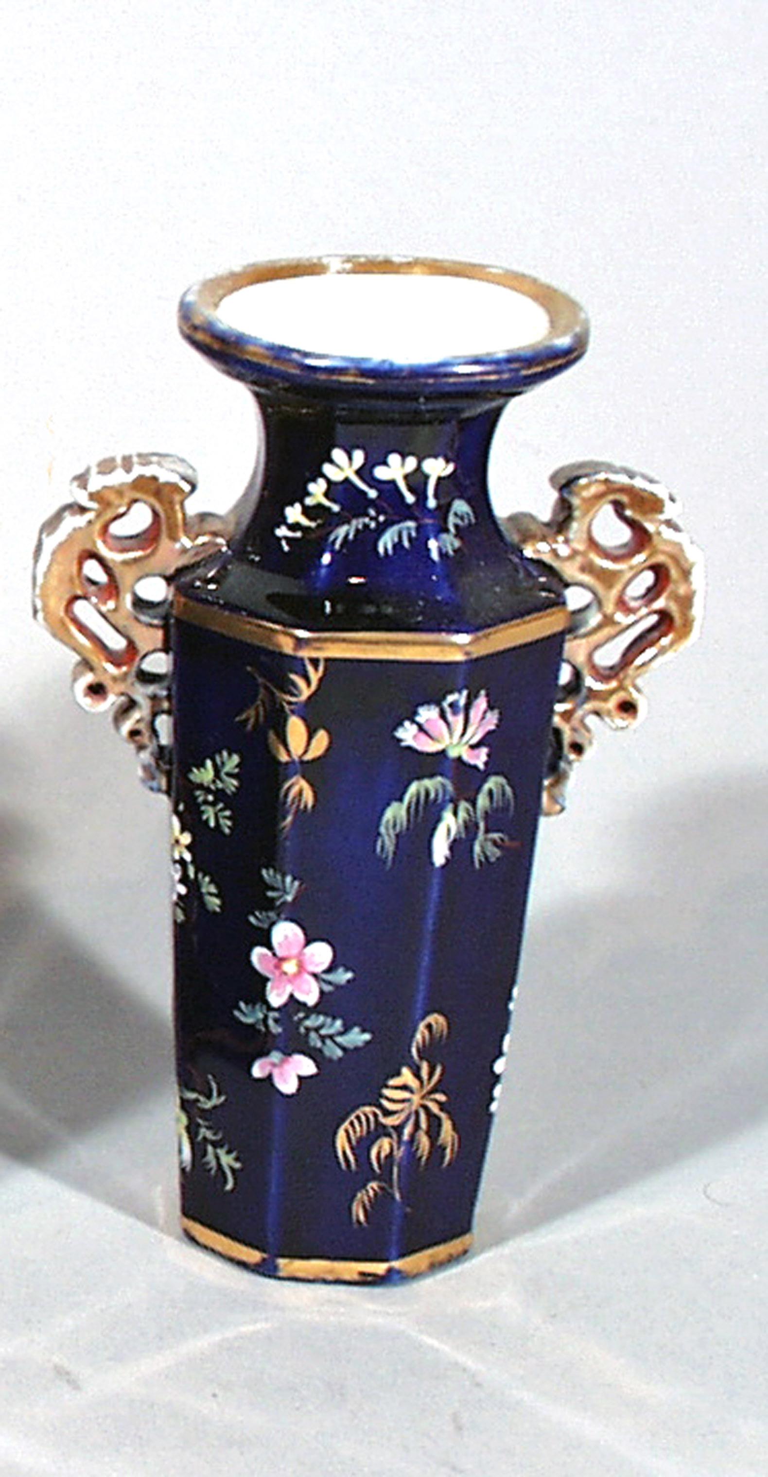 William IV Mason's Ironstone Garniture of Three Vases, circa 1835 For Sale