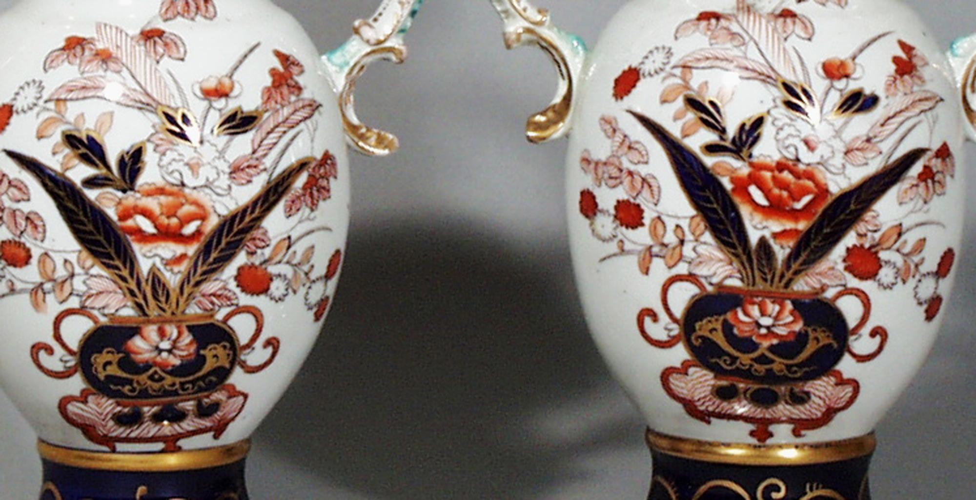 Mason's Ironstone-Vasen mit Japan-Muster, ein Paar im Zustand „Gut“ im Angebot in Downingtown, PA